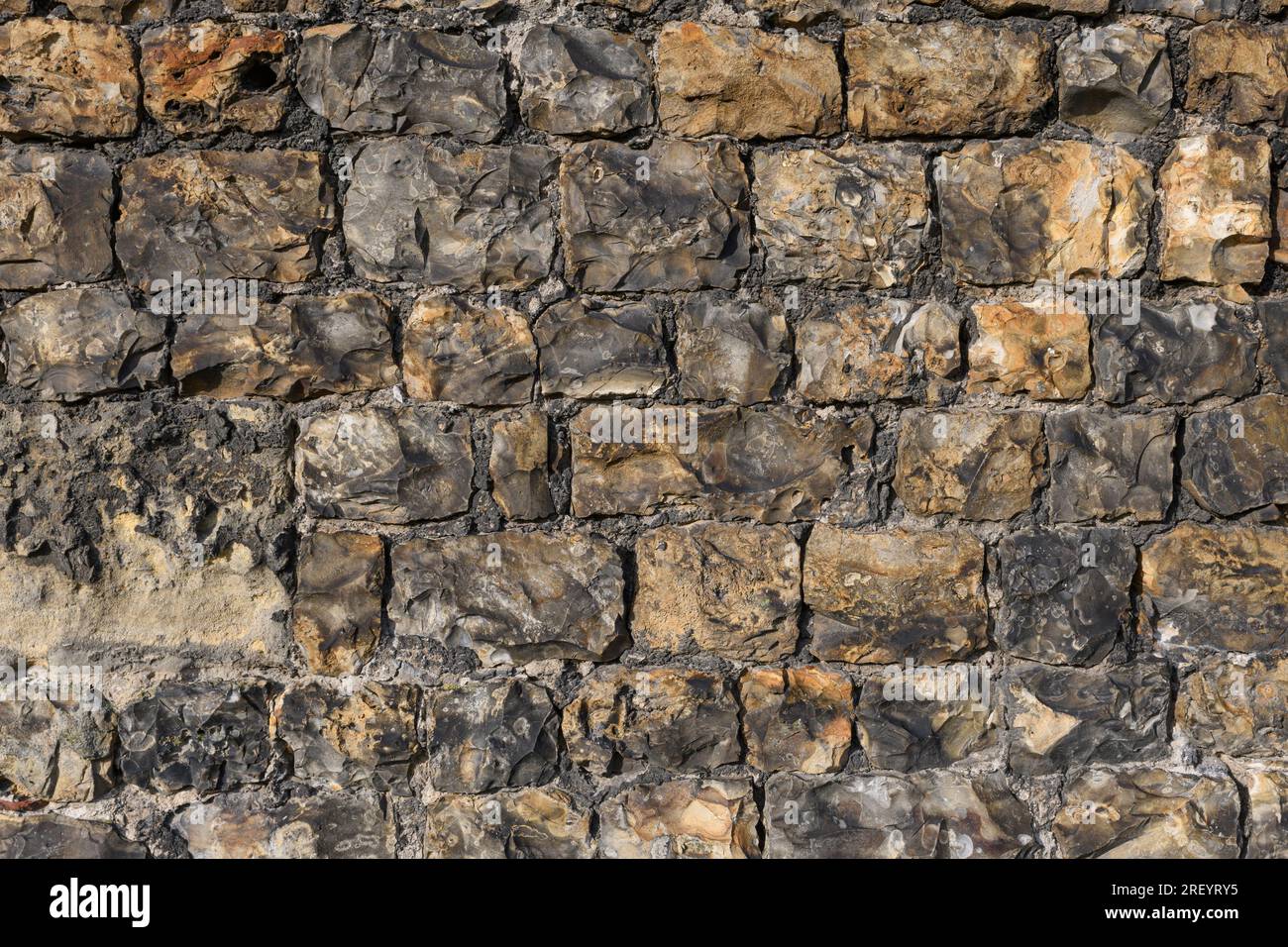 Struttura in pietra antica di una parete di metà secolo. Sfondo murale in marmo e pietra. Foto Stock