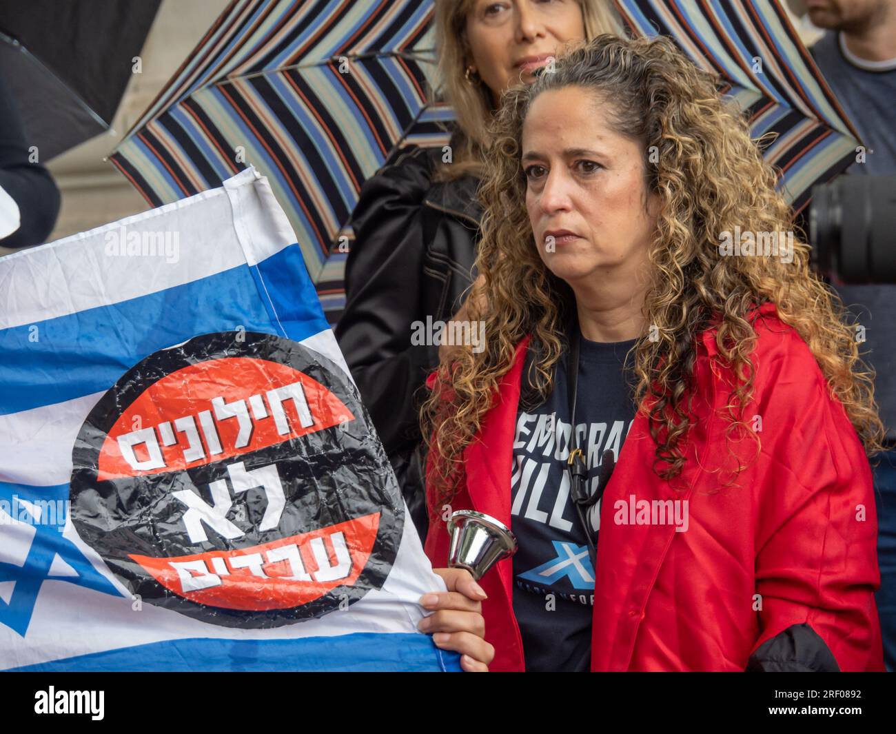 Londra, Regno Unito. 30 luglio 2023. Un grande raduno in Piazza del Parlamento organizzato da membri della comunità ebraica britannica invia un messaggio al governo israeliano respingendo le loro azioni e sostenendo coloro che protestano per il futuro del loro paese e dei loro figli in Israele dopo che la Knesset questa settimana ha votato per abolire la dottrina della ragionevolezza. Invitano tutti coloro che amano e si preoccupano del futuro di Israele a difendere la democrazia israeliana. Peter Marshall/Alamy Live News Foto Stock