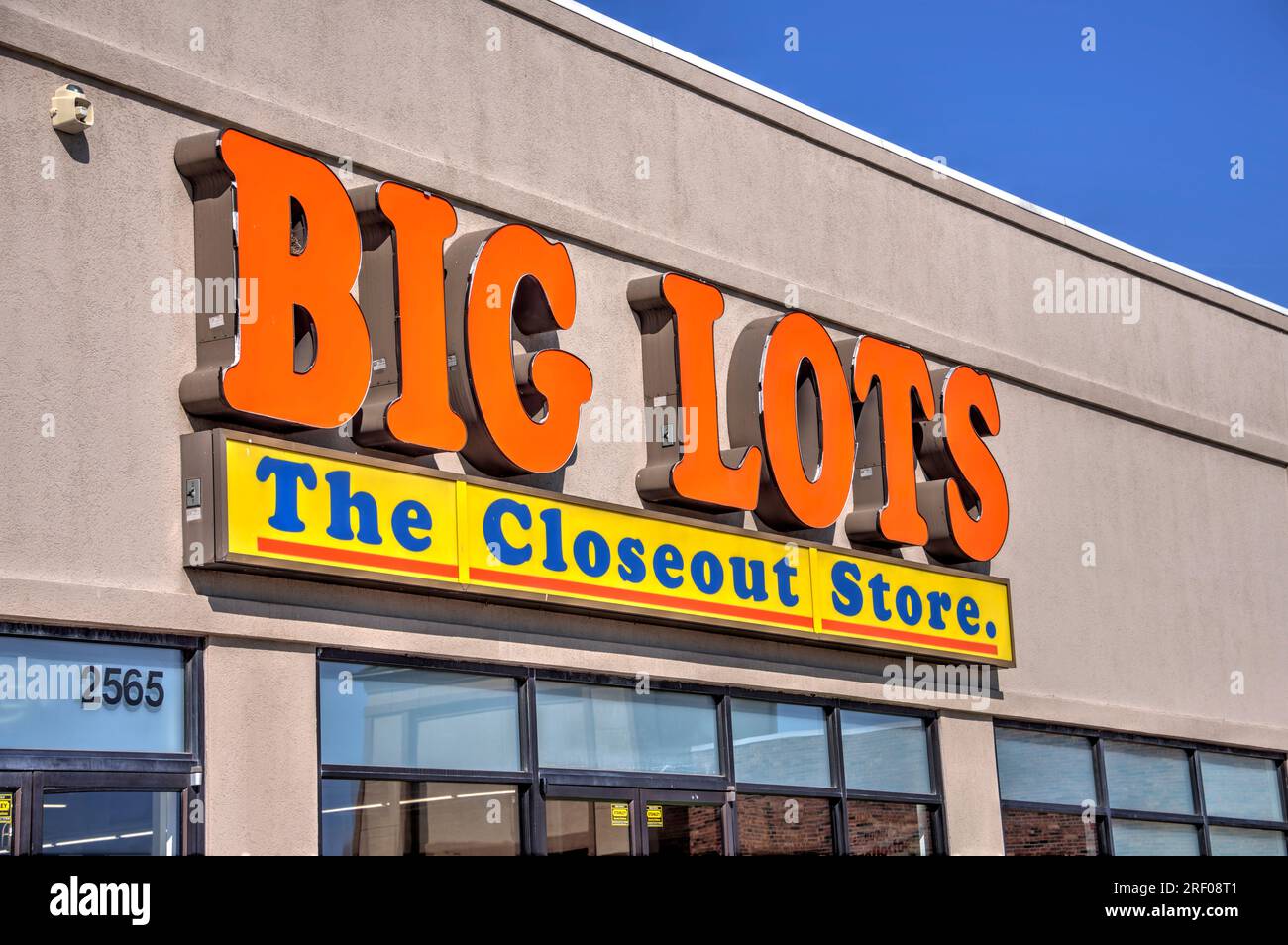Springfield, Missouri - 22 marzo 2019: Grandi magazzini. Big Lots è una catena di discount che vende cibo, mobili e casalinghi. Foto Stock
