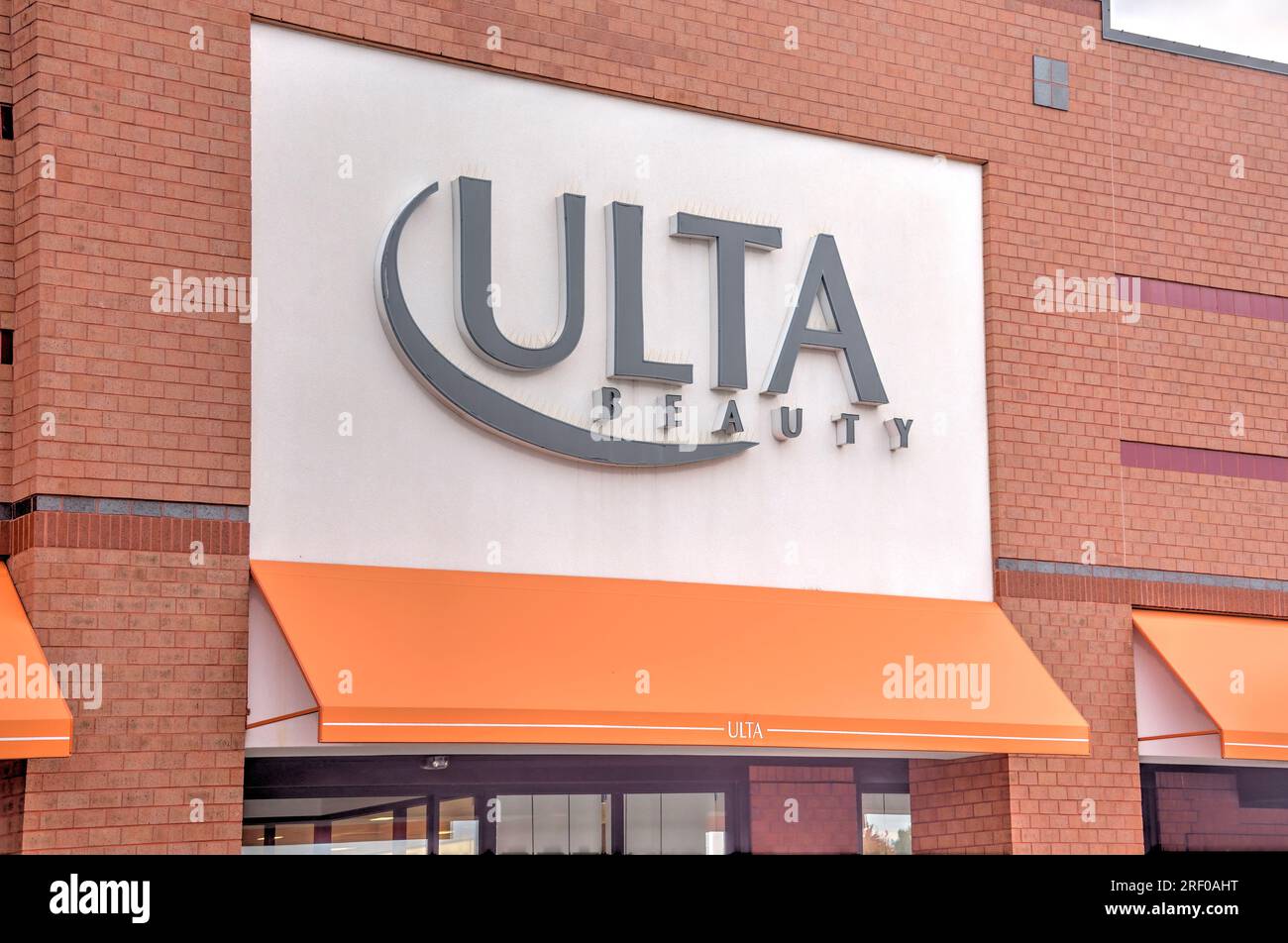 Springfield, Missouri - 22 ottobre 2022: Ulta Beauty, Inc. È una catena americana di negozi di bellezza che vendono cosmetici, profumi e altri prodotti di bellezza Foto Stock