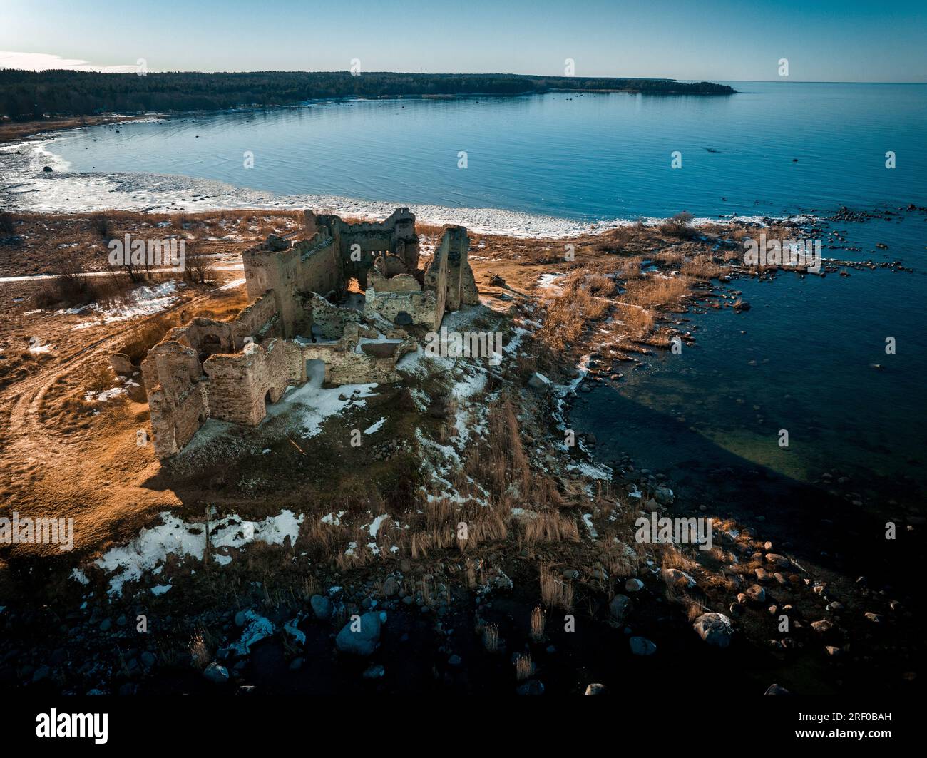 Vecchio castello sulla costa Foto Stock