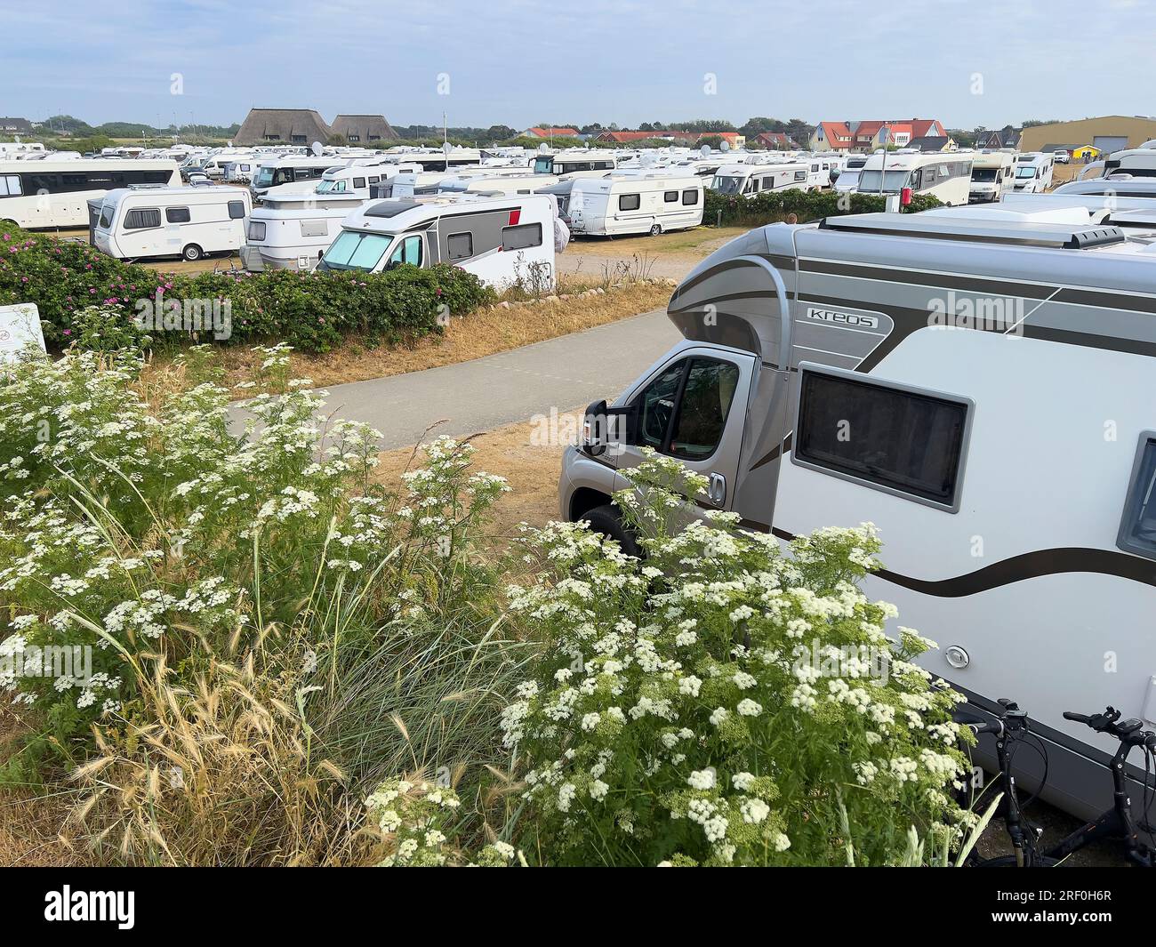 Campeggio con camper il 24 giugno 2023 a Wenningstedt, Braderup, Sylt Island, Germania. © Peter Schatz / Alamy Stock Photos Foto Stock