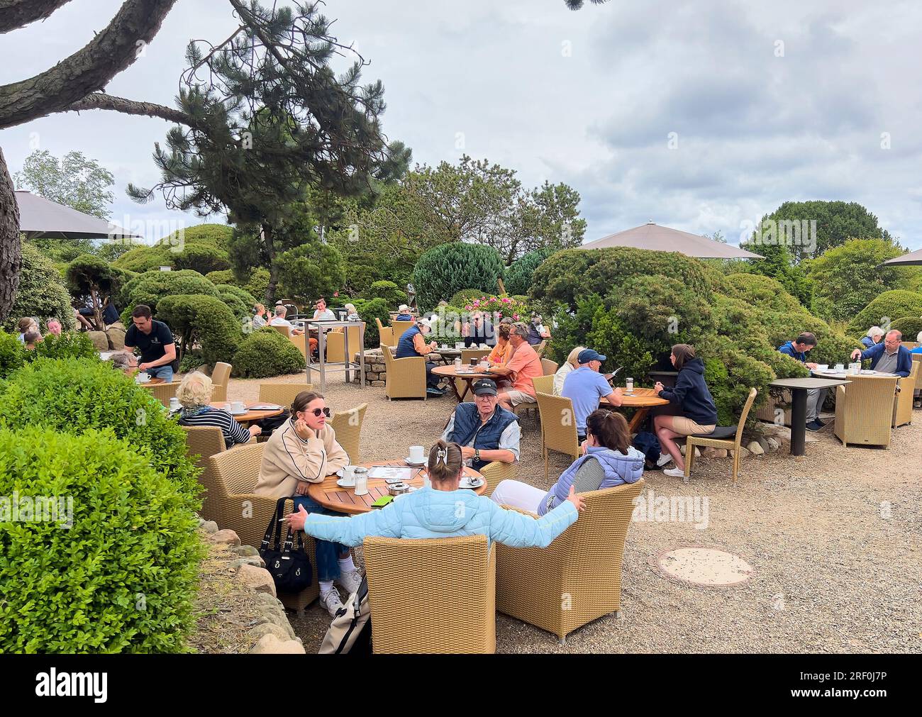 Il ristorante Kaffee Kupferkanne, famoso per le specialità di torta, il 28 giugno 2023 a Kampen, Sylt Island, Germania. © Peter Schatz / Alamy Stock Photos Foto Stock