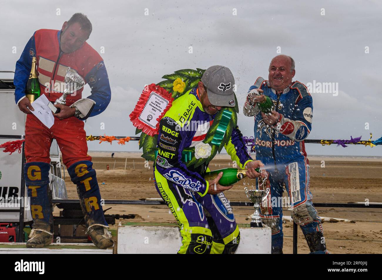 Lo champagne si svolge durante il Fylde ACU British Sand Racing Masters Championship a St Annes on Sea, Lancashire, domenica 30 luglio 2023. (Foto: Ian Charles | mi News) crediti: MI News & Sport /Alamy Live News Foto Stock