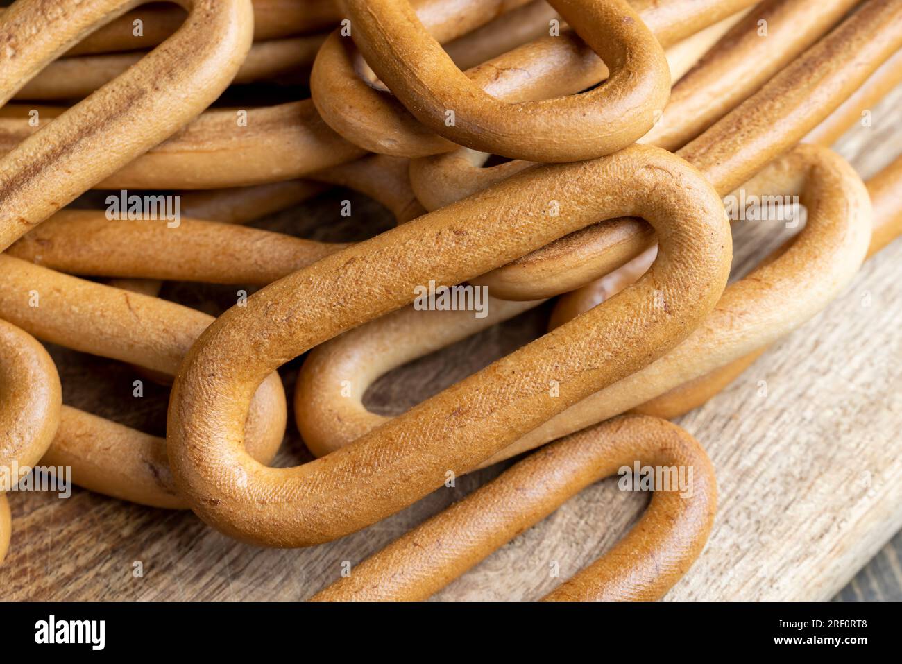 Dolci tradizionali slavi per tè o caffè, bagel di grano duro sul tavolo Foto Stock