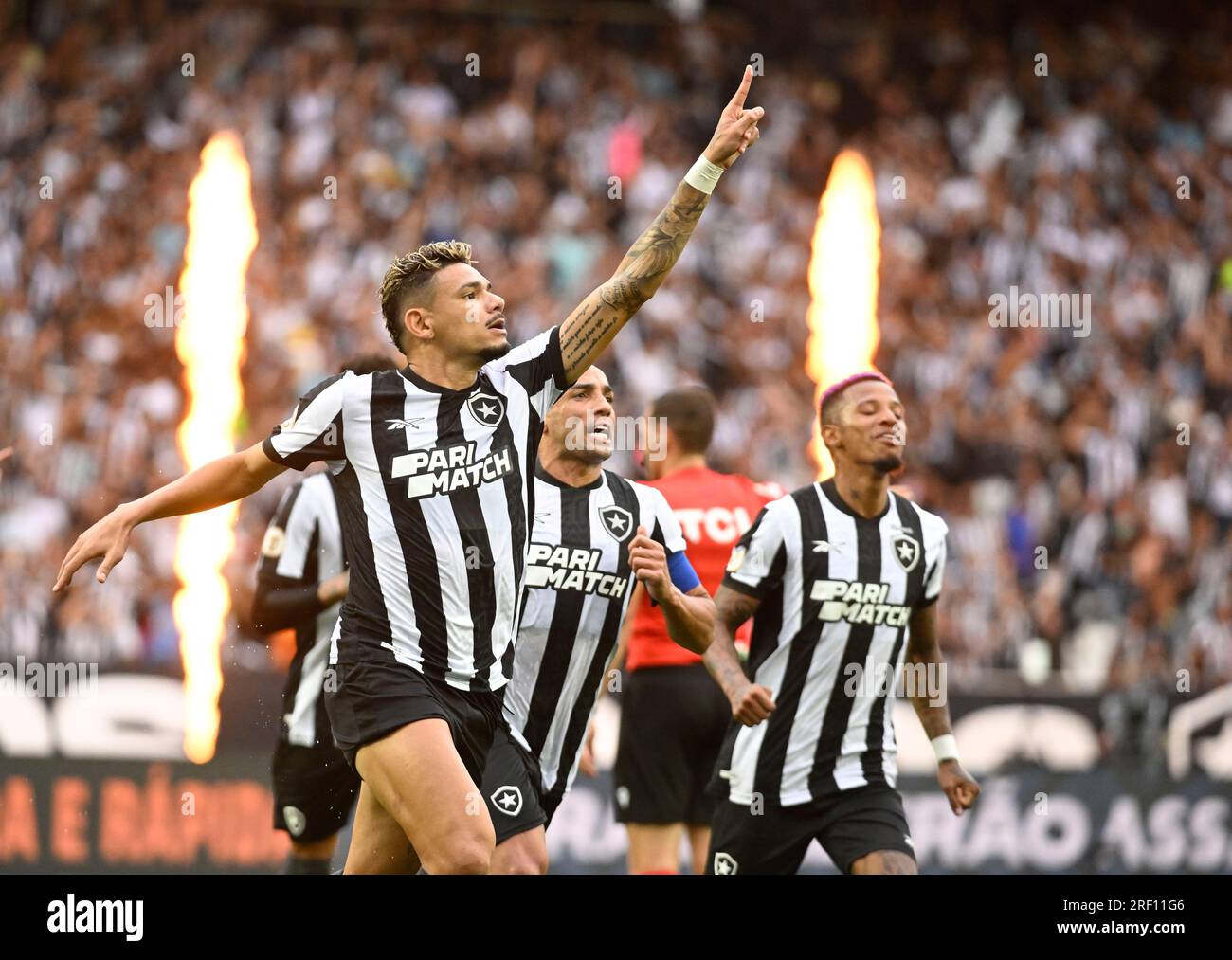 Nilton Santos Stadium Rio de Janeiro, Brasile, 30 luglio 2023. Tiquinho Soares di Botafogo, festeggia dopo aver segnato il secondo gol della sua squadra durante la partita tra Botafogo e Coritiba, per la serie A brasiliana 2023, allo stadio Nilton Santos, a Rio de Janeiro il 30 luglio. Foto Stock