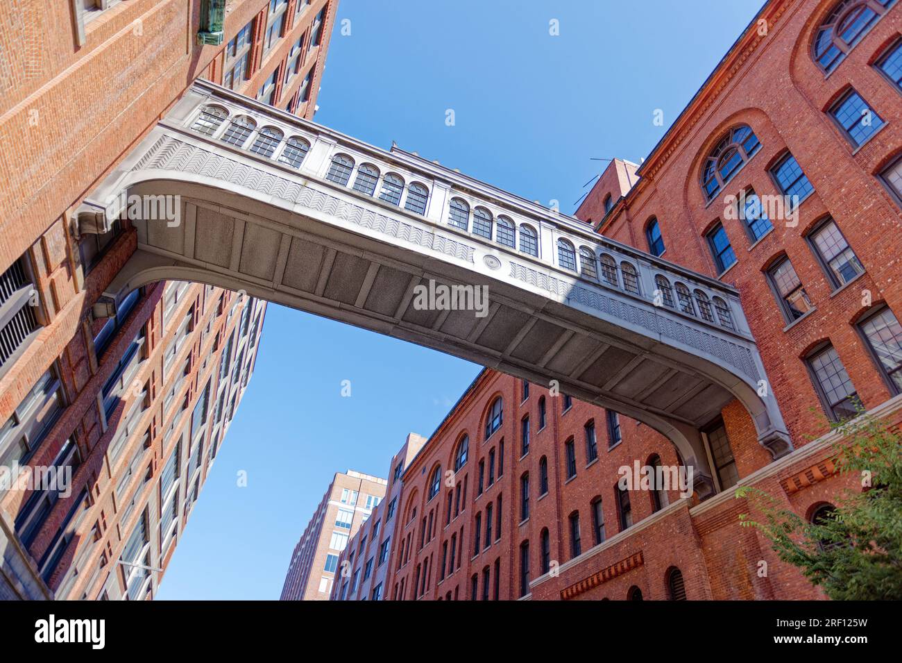 Chelsea: Questo ponte sopraelevato ora dormiente collegava la fabbrica Nabisco (ora Chelsea Market) con i suoi uffici in West 15th Street. Foto Stock