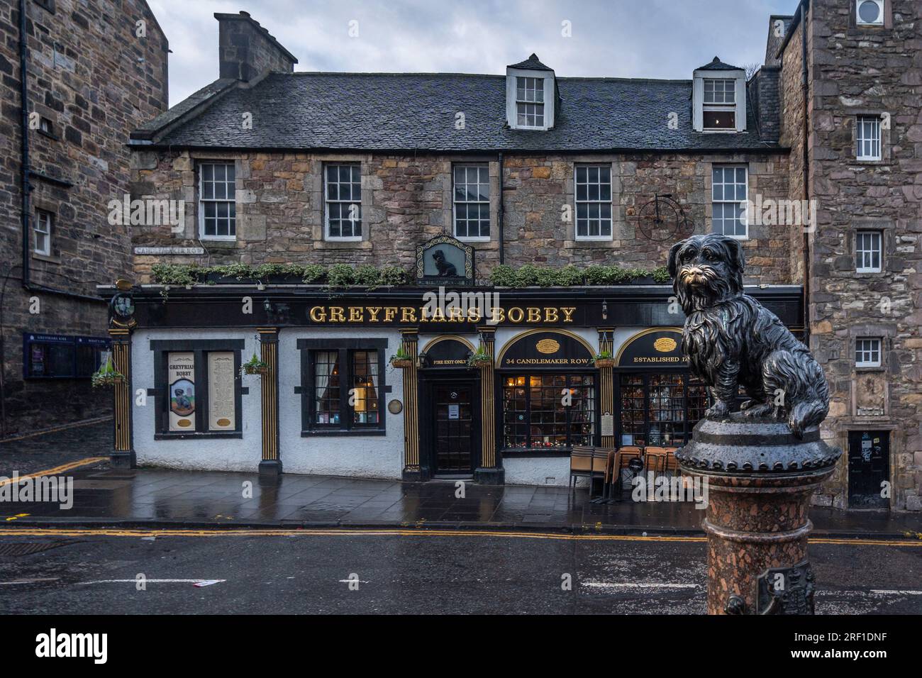 Edimburgo, Scozia, gennaio 2023 - statua di Greyfriars Booby, una famosa attrazione turistica di Edimburgo Foto Stock