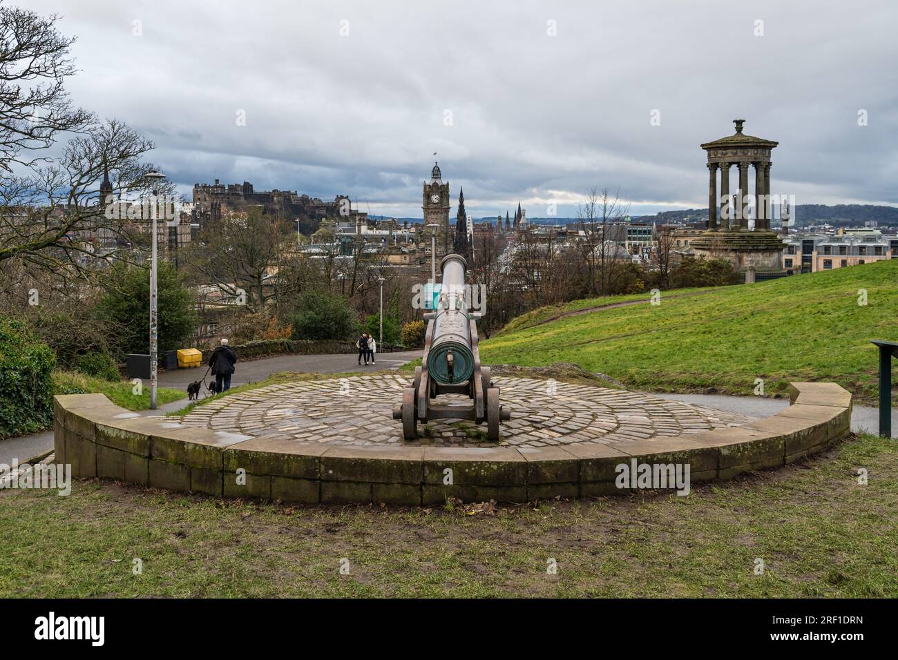 Edimburgo vista da Calton Hill, offre un panorama panoramico della città Foto Stock