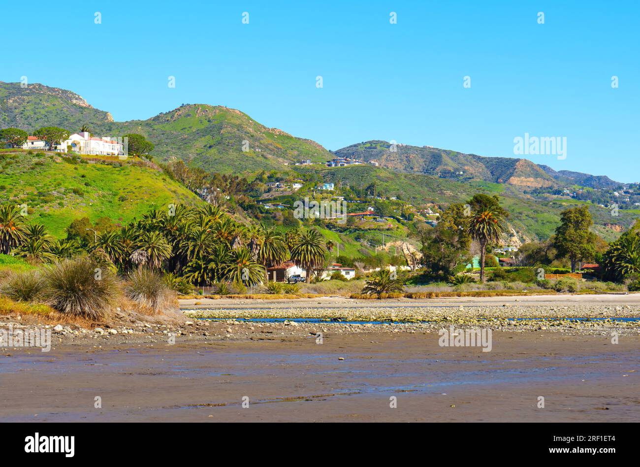 Area soggiorno a Malibu Beach vista dalla prospettiva della laguna di Malibu. Foto Stock