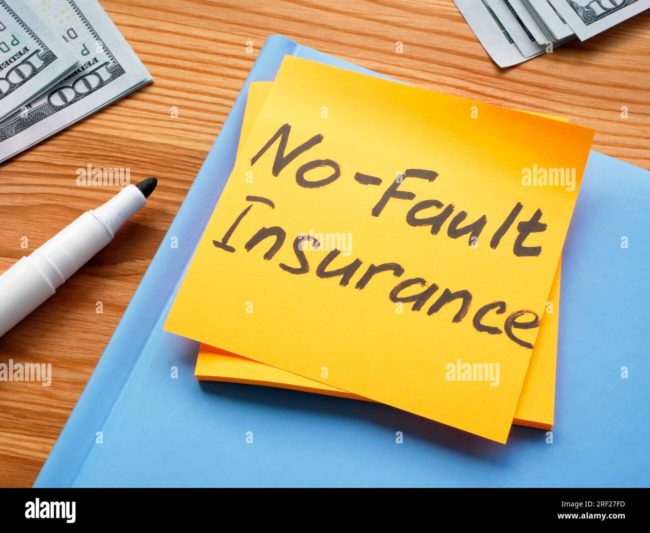 Un adesivo con nota nessun guasto assicurazione e blocco note. Foto Stock