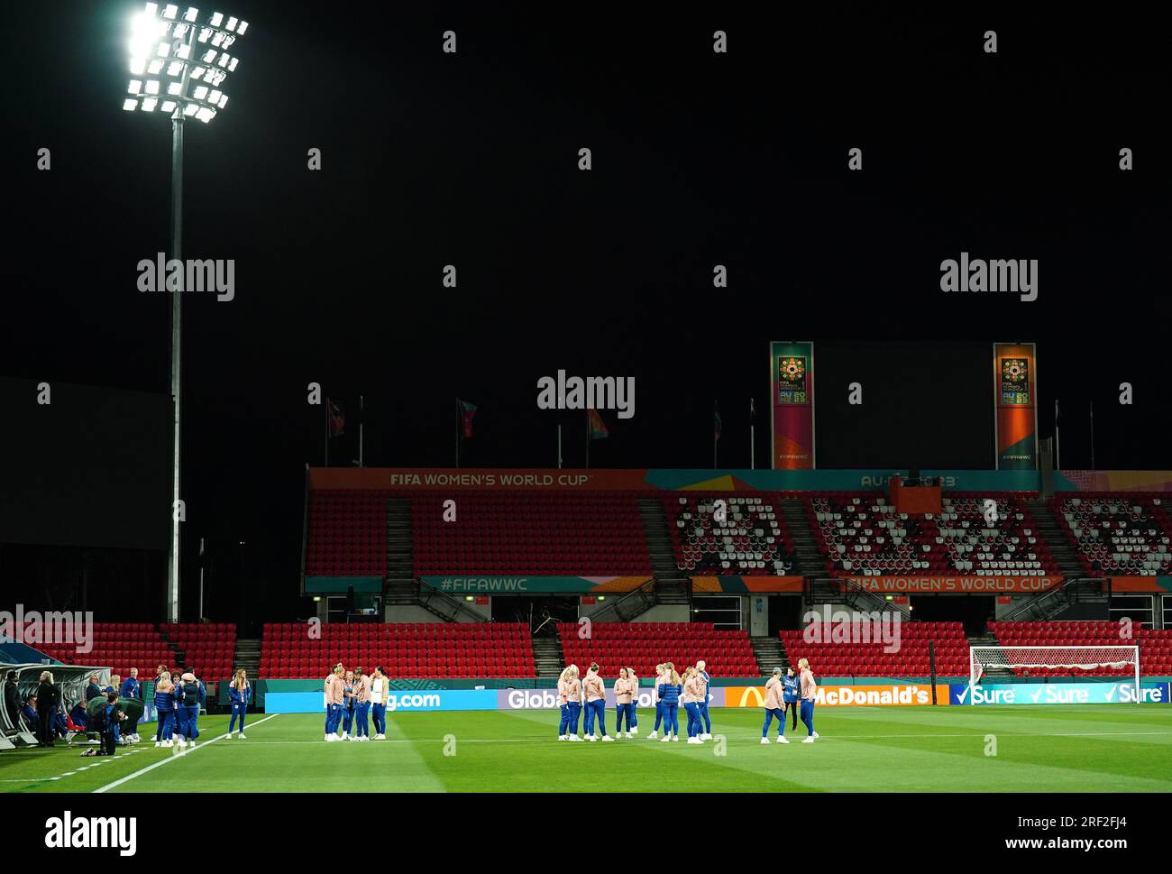L'Inghilterra cammina in campo all'Hindmarsh Stadium, Hindmarsh. Data immagine: Lunedì 31 luglio 2023. Foto Stock