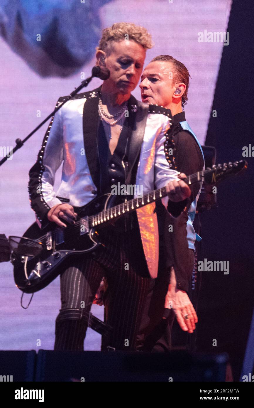 Praga, Repubblica Ceca. 30 luglio 2023. Il chitarrista Martin Gore, Left, e il cantante Dave Gahan, Right, del gruppo musicale britannico Depeche Mode si esibiscono durante il Memento Mori World Tour, il 30 luglio 2023, a Praga, Repubblica Ceca. Crediti: Michal Kamaryt/CTK Photo/Alamy Live News Foto Stock