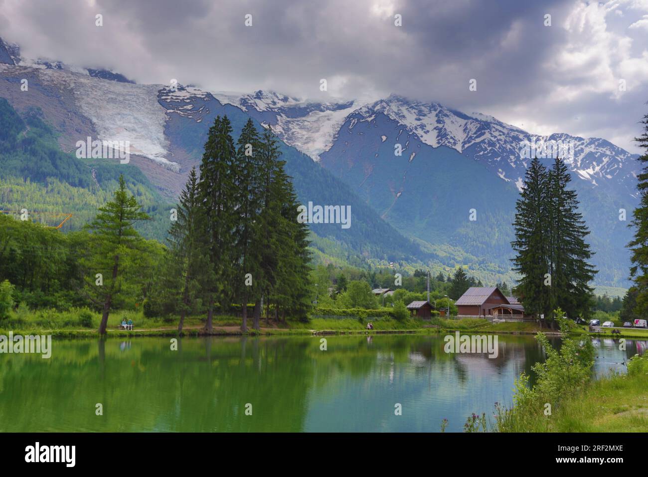 Francia, Chamonix : le lac des Gaillands et glacier des Bossons Foto Stock