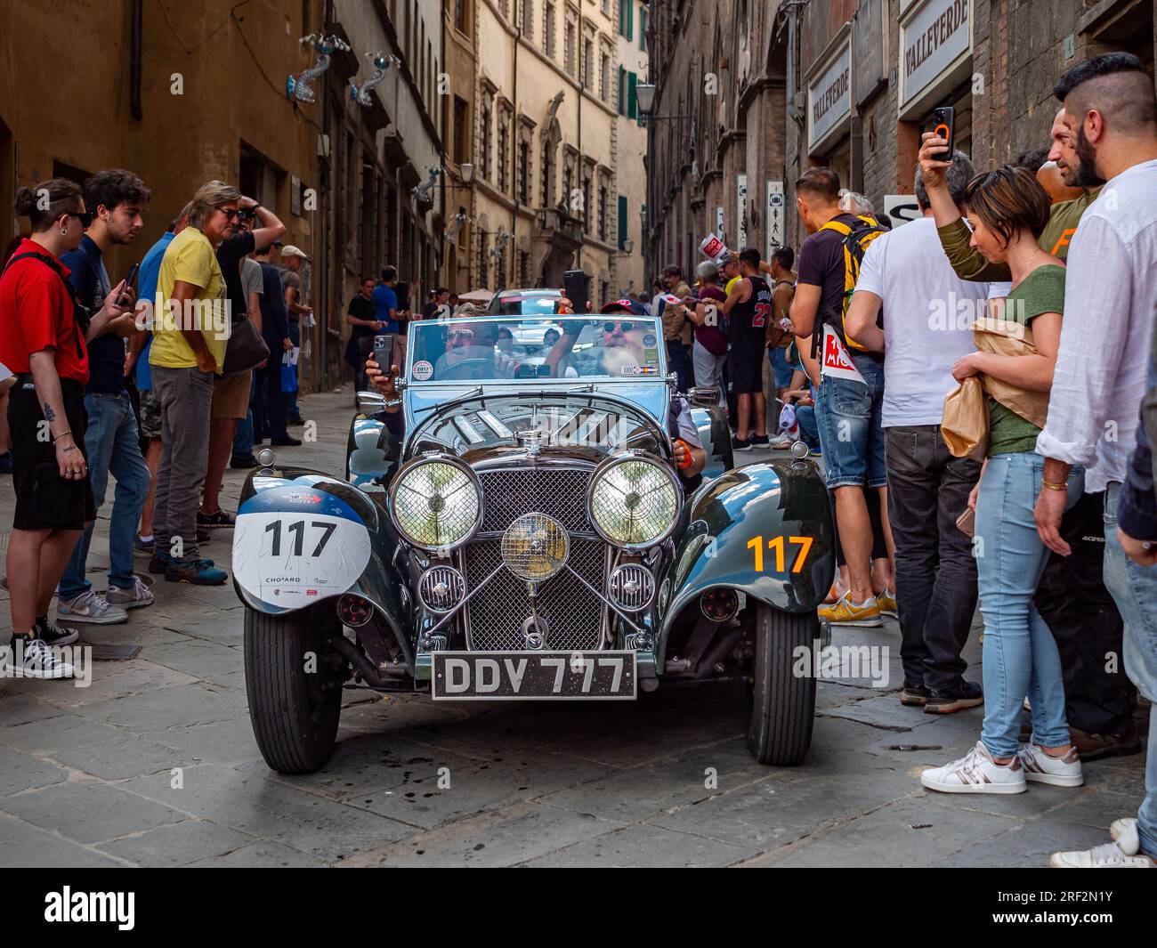 1939 SS JAGUAR 100 , mille miglia 2023, giorno 3 a Siena Foto Stock