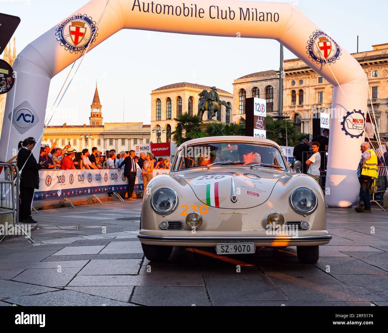 1956 PORSCHE 356 S 1500 GS CARRERA, mille miglia 2023, giorno 4 arrivo a Milano Foto Stock