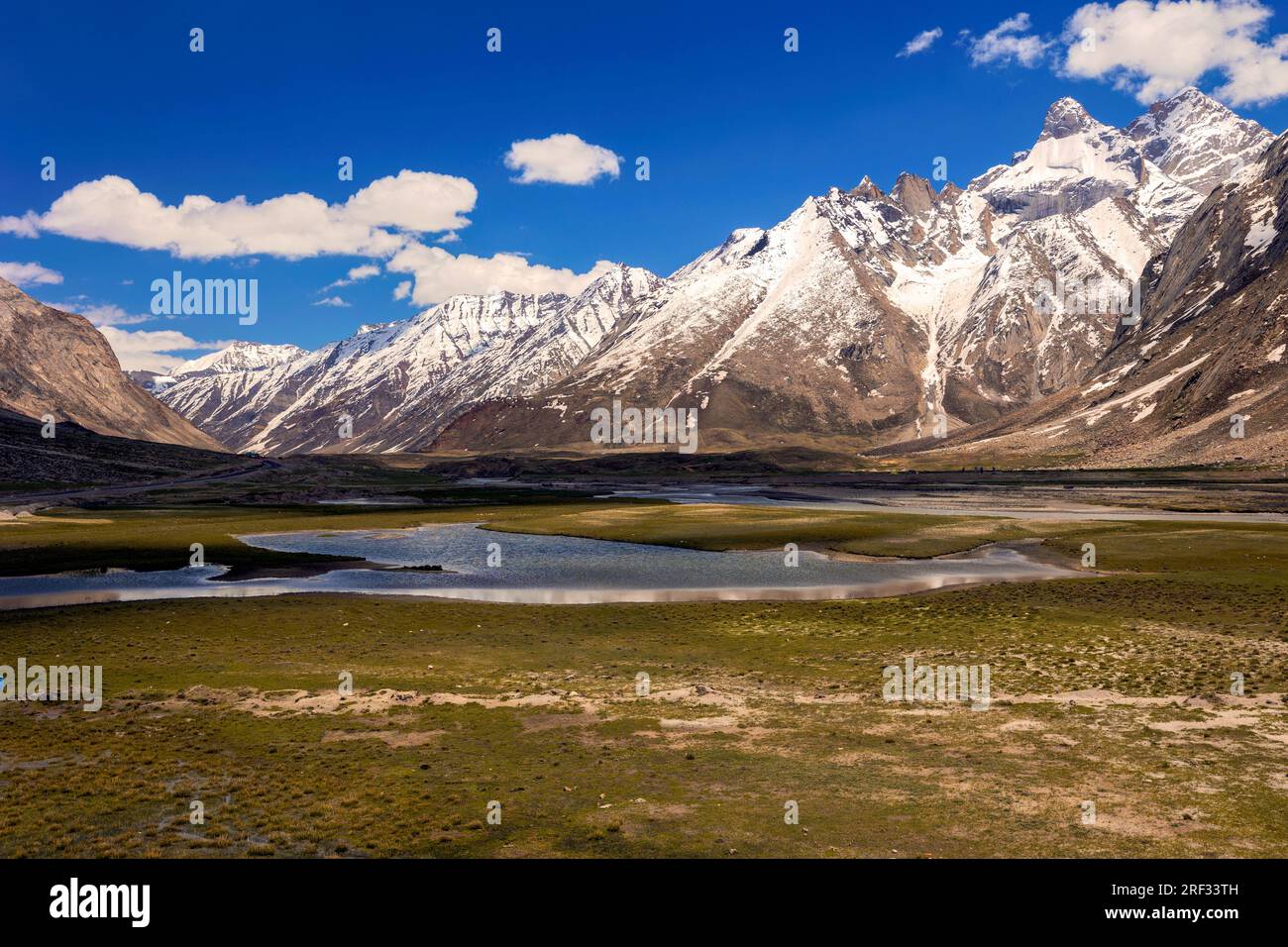 Un paesaggio vicino a Rangdum sulla strada per Zanskar, Leh-Ladakh, Jammu e Kashmir, India. Zanskar è una valle proibita e più bella del Ladakh. Foto Stock