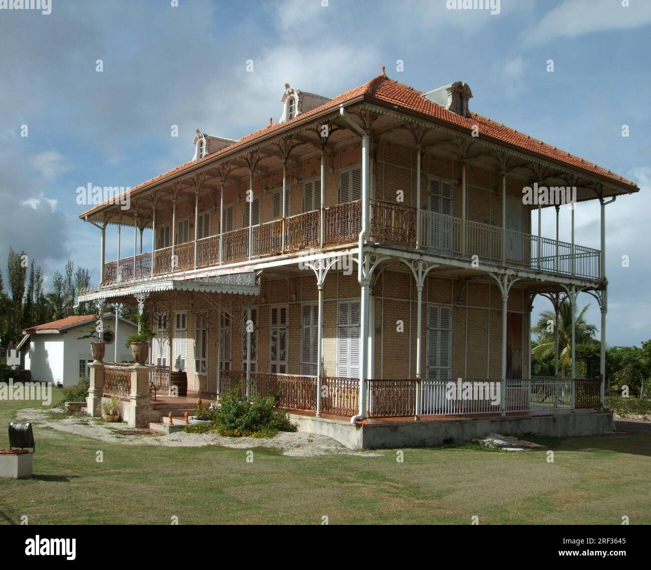 Storico edificio di hacienda in legno visto a Guadalupa Foto Stock