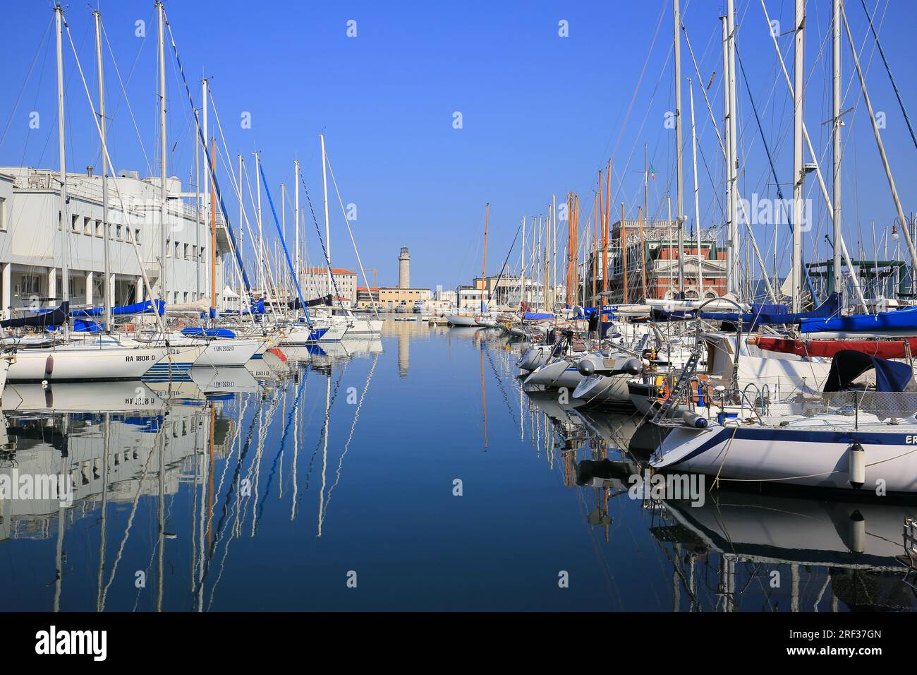 Yacht a vela ormeggiati nel porto turistico di Trieste Foto Stock