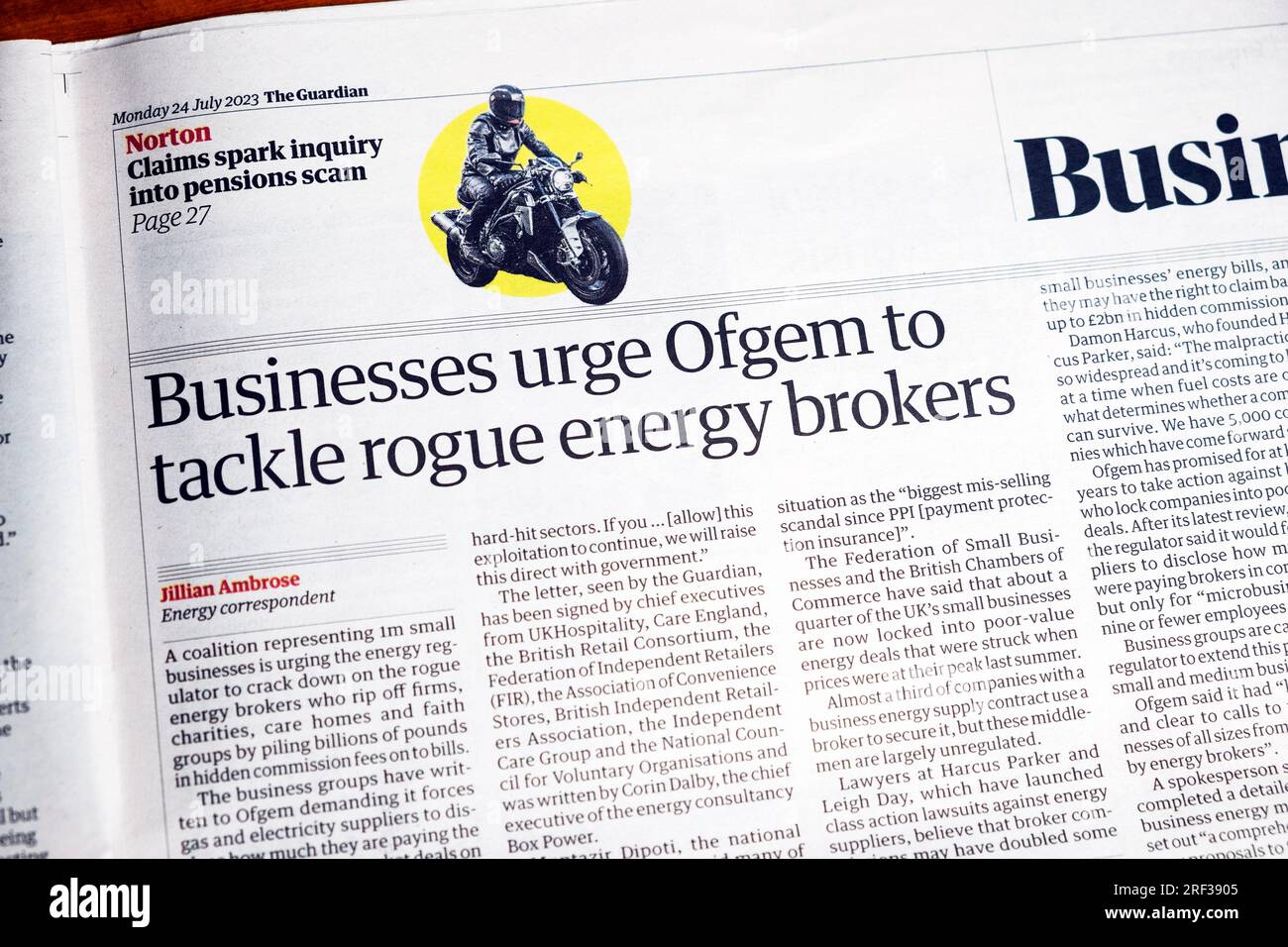 "Le aziende invitano Ofgem ad affrontare i broker energetici canaglia", titolo del quotidiano Guardian Foto Stock