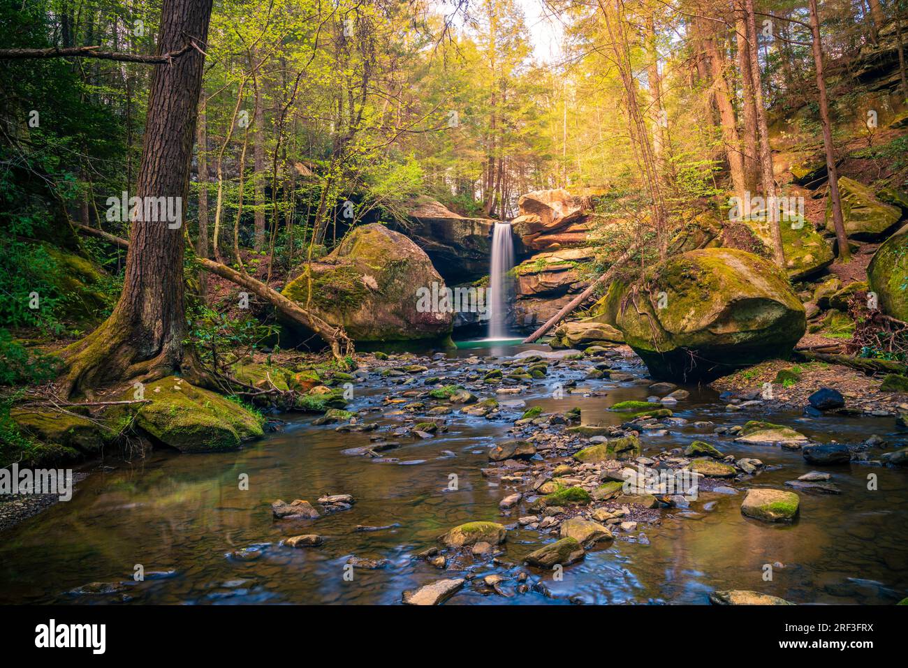 Immagine a lunga esposizione di Flat Lick Falls nella Contea di Jackson del Kentucky Foto Stock