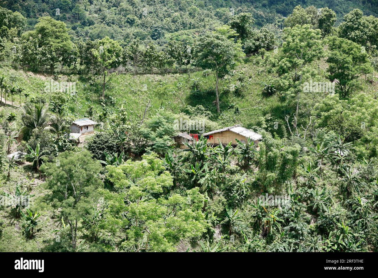 Khagrachhari, Bangladesh - 23 luglio 2023: Vista dall'alto del distretto di Khagrachhari nell'area di Chittagong Hill Tracts in Bangladesh. Foto Stock