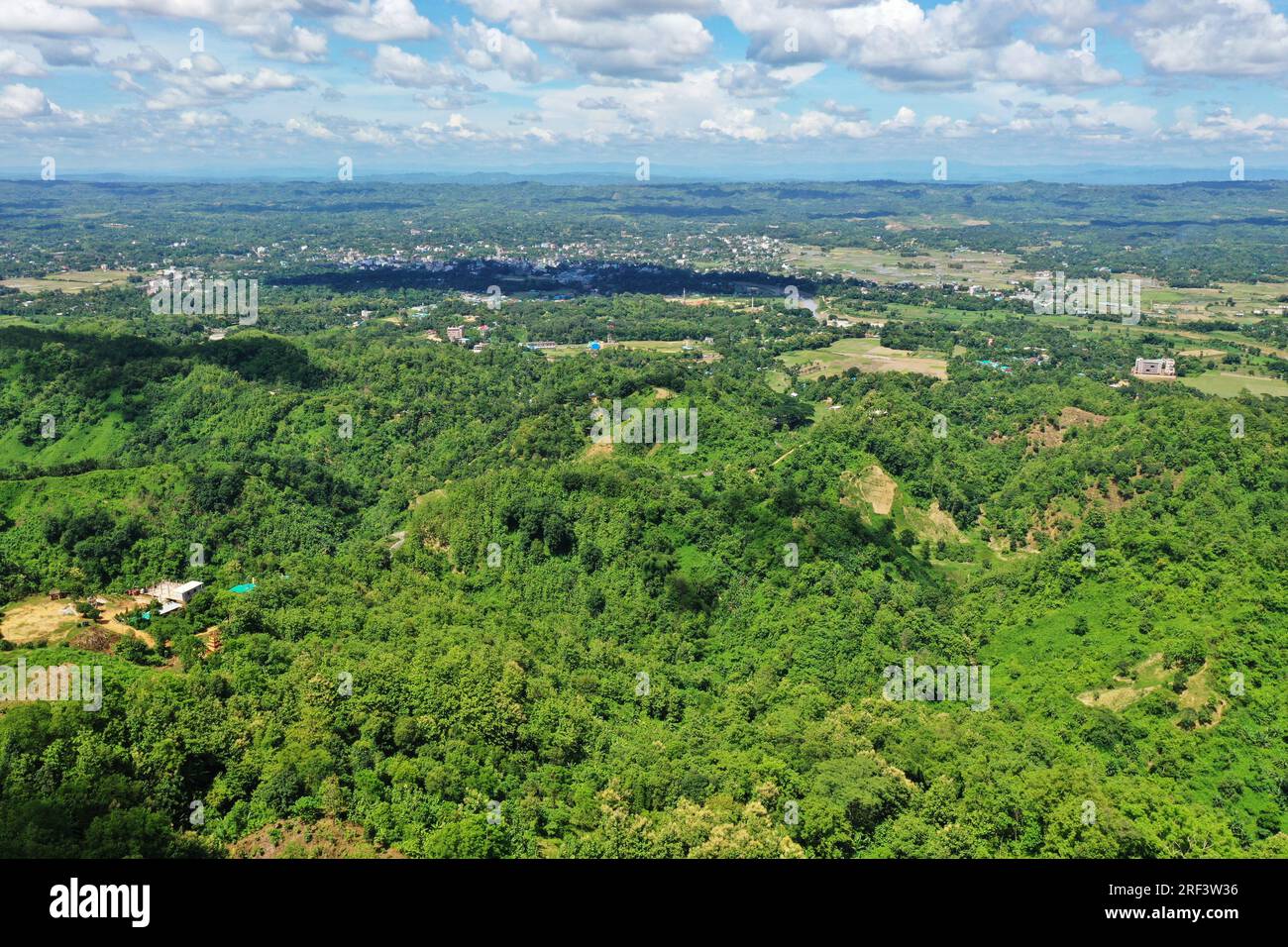 Khagrachhari, Bangladesh - 23 luglio 2023: Vista dall'alto del distretto di Khagrachhari nell'area di Chittagong Hill Tracts in Bangladesh. Foto Stock