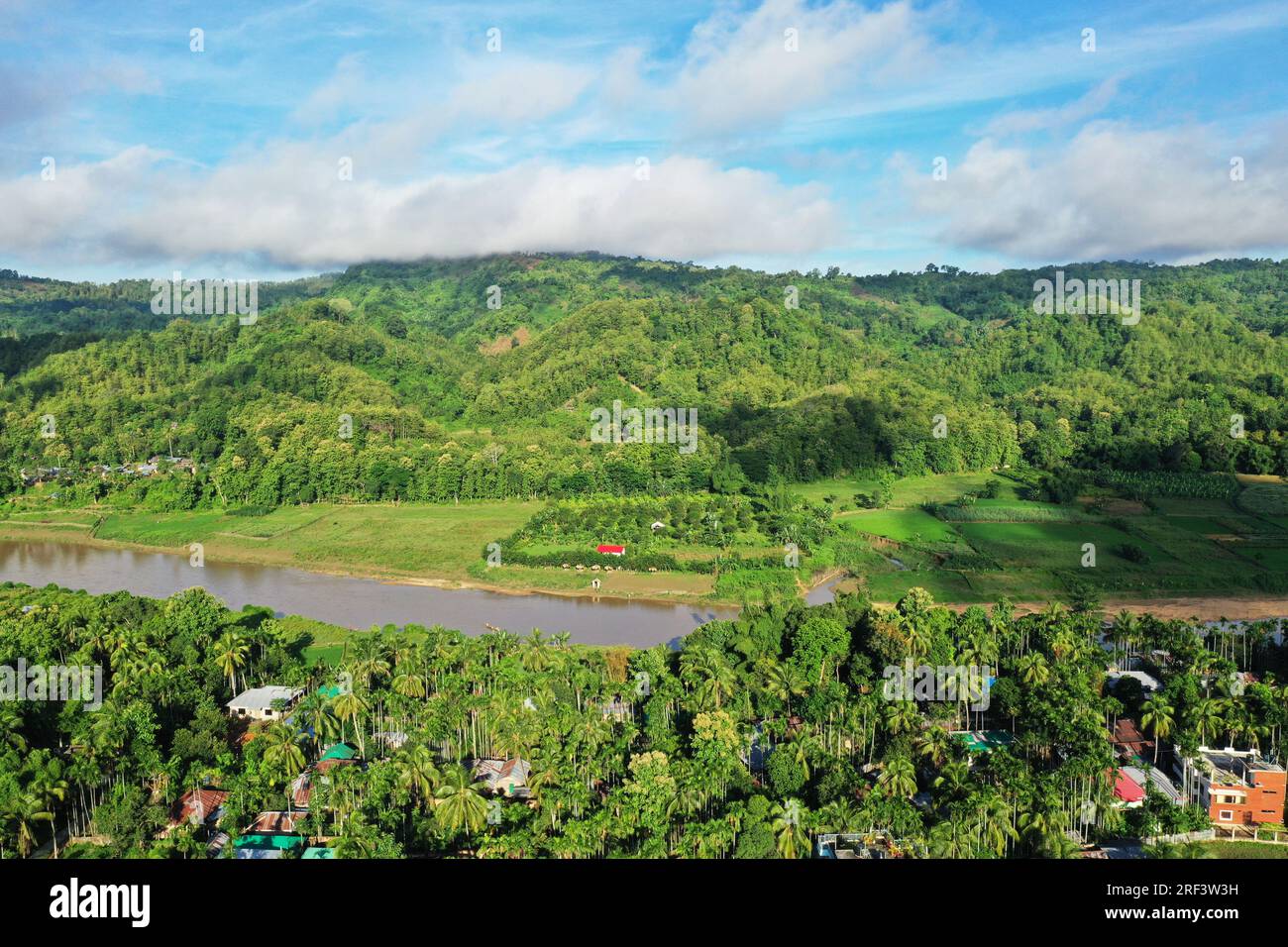 Khagrachhari, Bangladesh - 22 luglio 2023: Vista dall'alto del distretto di Khagrachhari nell'area di Chittagong Hill Tracts in Bangladesh. Foto Stock