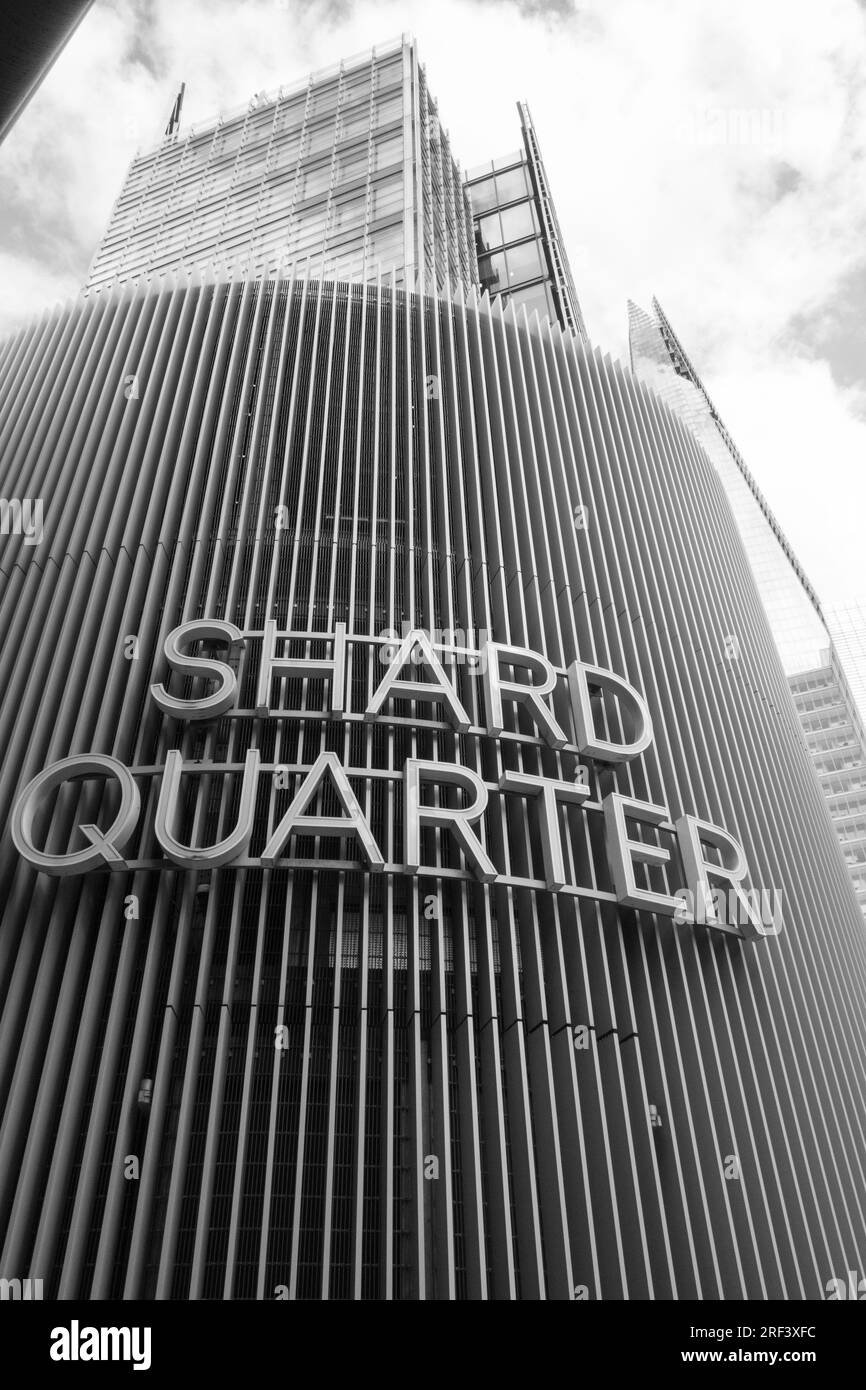 The Shard Quarter vicino all'omonimo grattacielo progettato dall'architetto italiano Renzo piano, Southwark, Londra, Inghilterra, Regno Unito Foto Stock