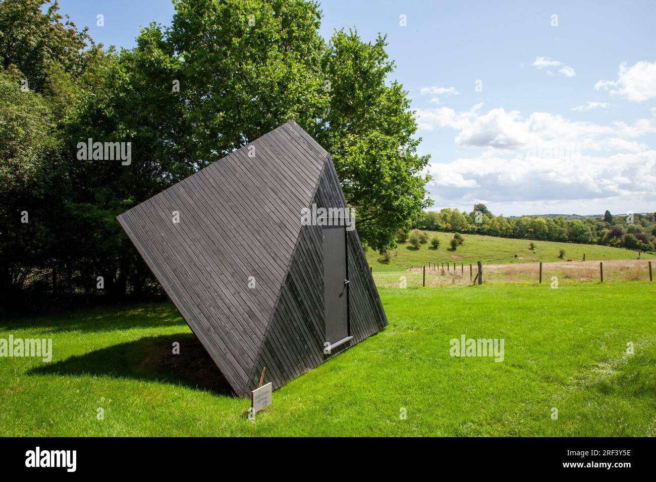 The Writing House di Koto Designs, a NewArtCentre, Roche Court Sculpture Park, East Winterslow, Salisbury, Wiltshire Foto Stock