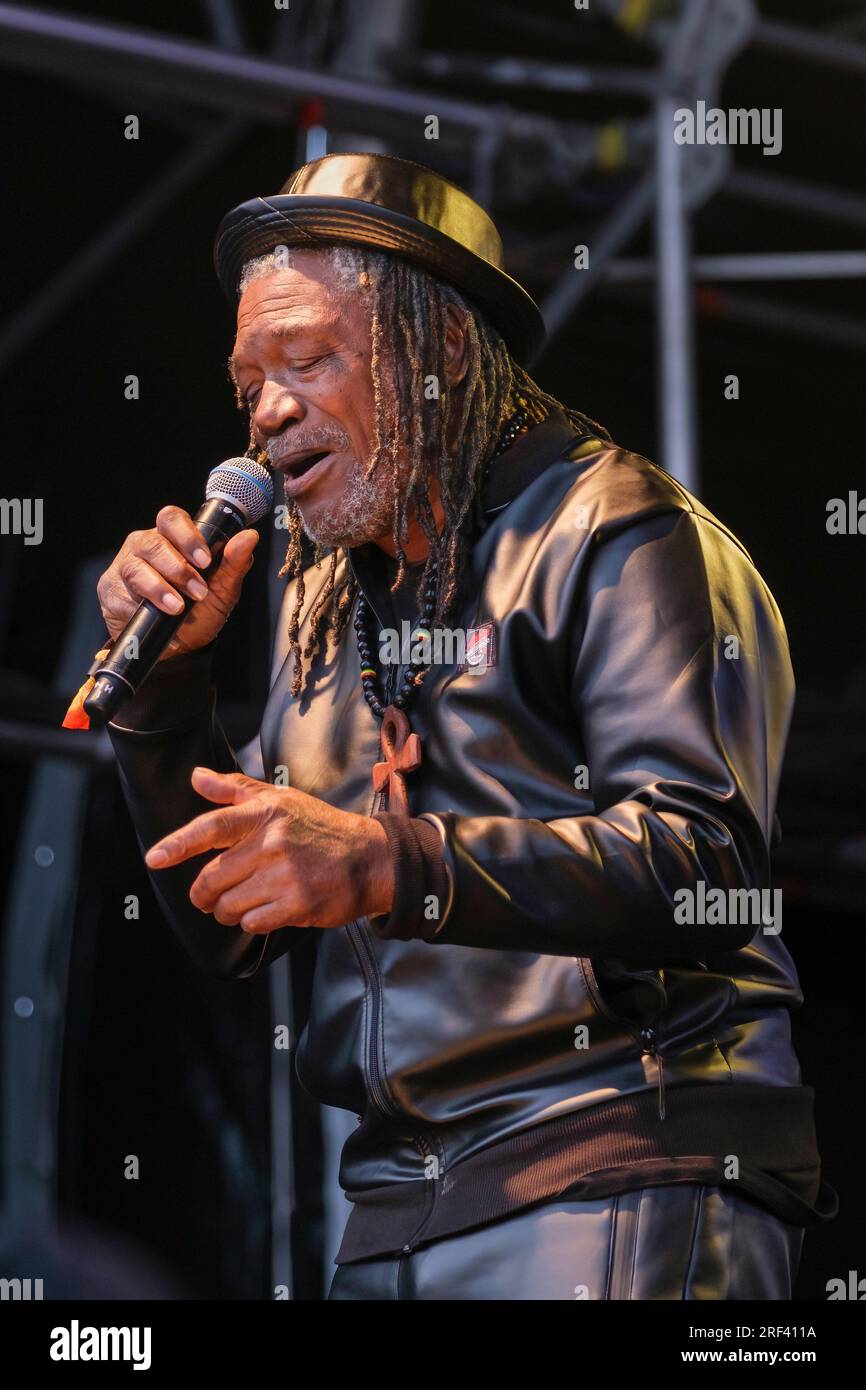 Horace Andy cantante reggae di radici giamaicane che si esibisce al Womad Festival di Charlton Park, Regno Unito. 30 luglio 2023 Foto Stock