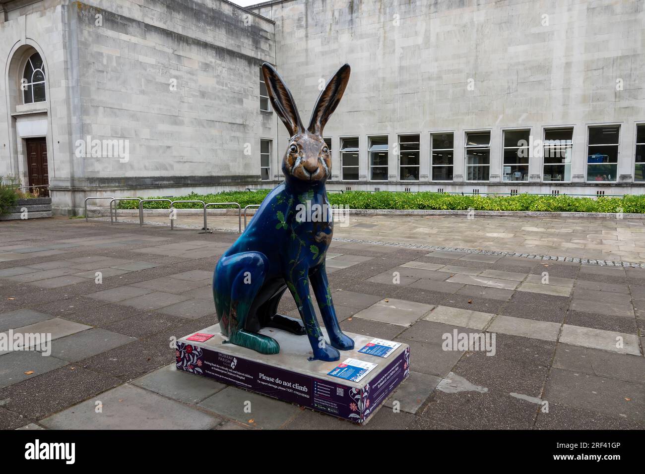 Hares of Hampshire Art Trail Southampton Inghilterra 2022, Murray Parish Trust e Wild in Art, Look Up and Within Hare di Abigail Wicking Art Foto Stock