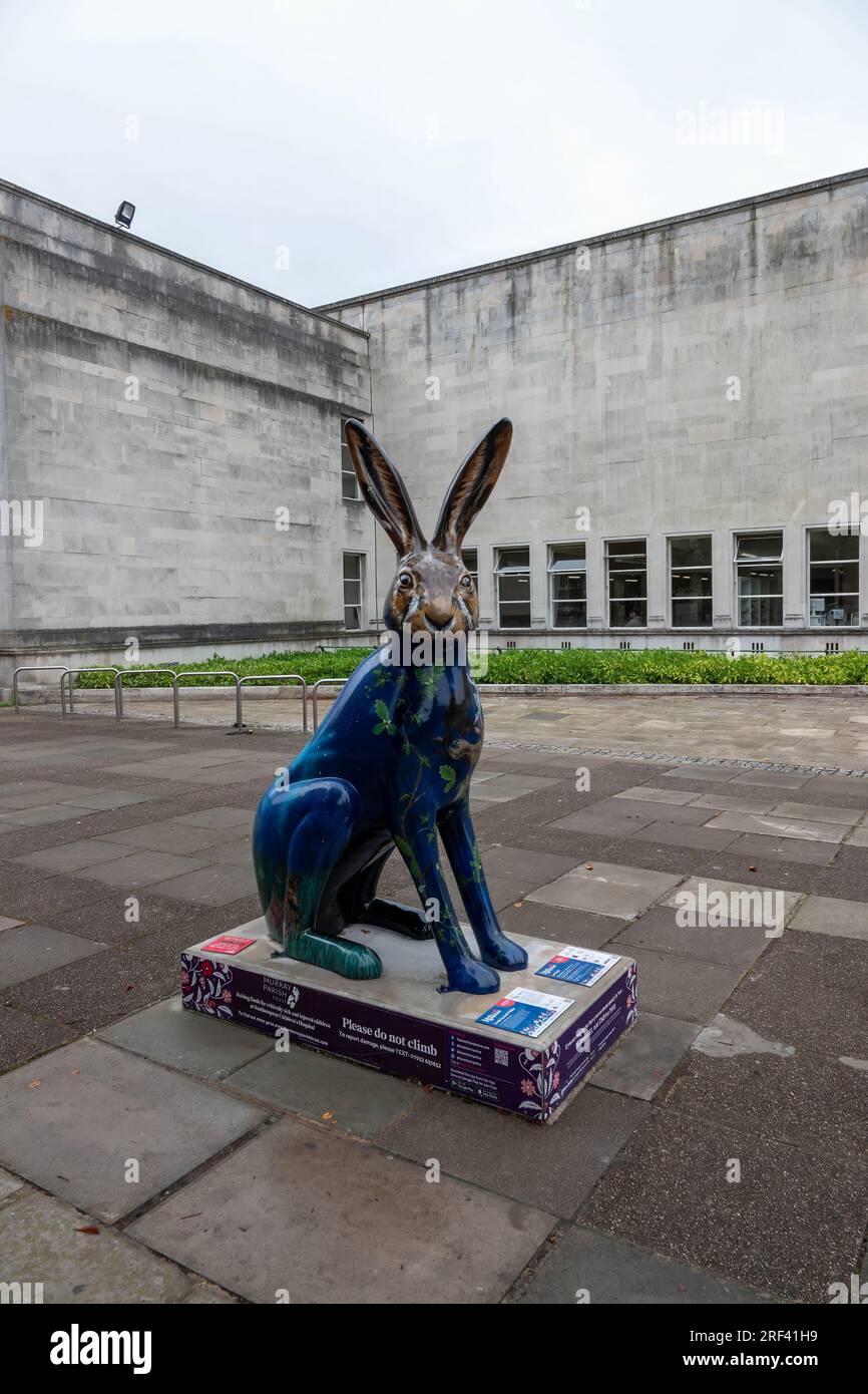 Hares of Hampshire Art Trail Southampton Inghilterra 2022, Murray Parish Trust e Wild in Art, Look Up and Within Hare di Abigail Wicking Art Foto Stock
