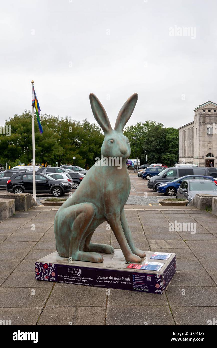 Hares of Hampshire Art Trail Southampton Inghilterra 2022, The Murray Parish Trust and Wild in Art, Alloy Jack di James Murray al Civic Centre Foto Stock Hares of Hampshire Art Trail Southampton Inghilterra 2022, The Murray Parish Trust and Wild in Art, Alloy Jack di James Murray al Civic Centre Foto Stock