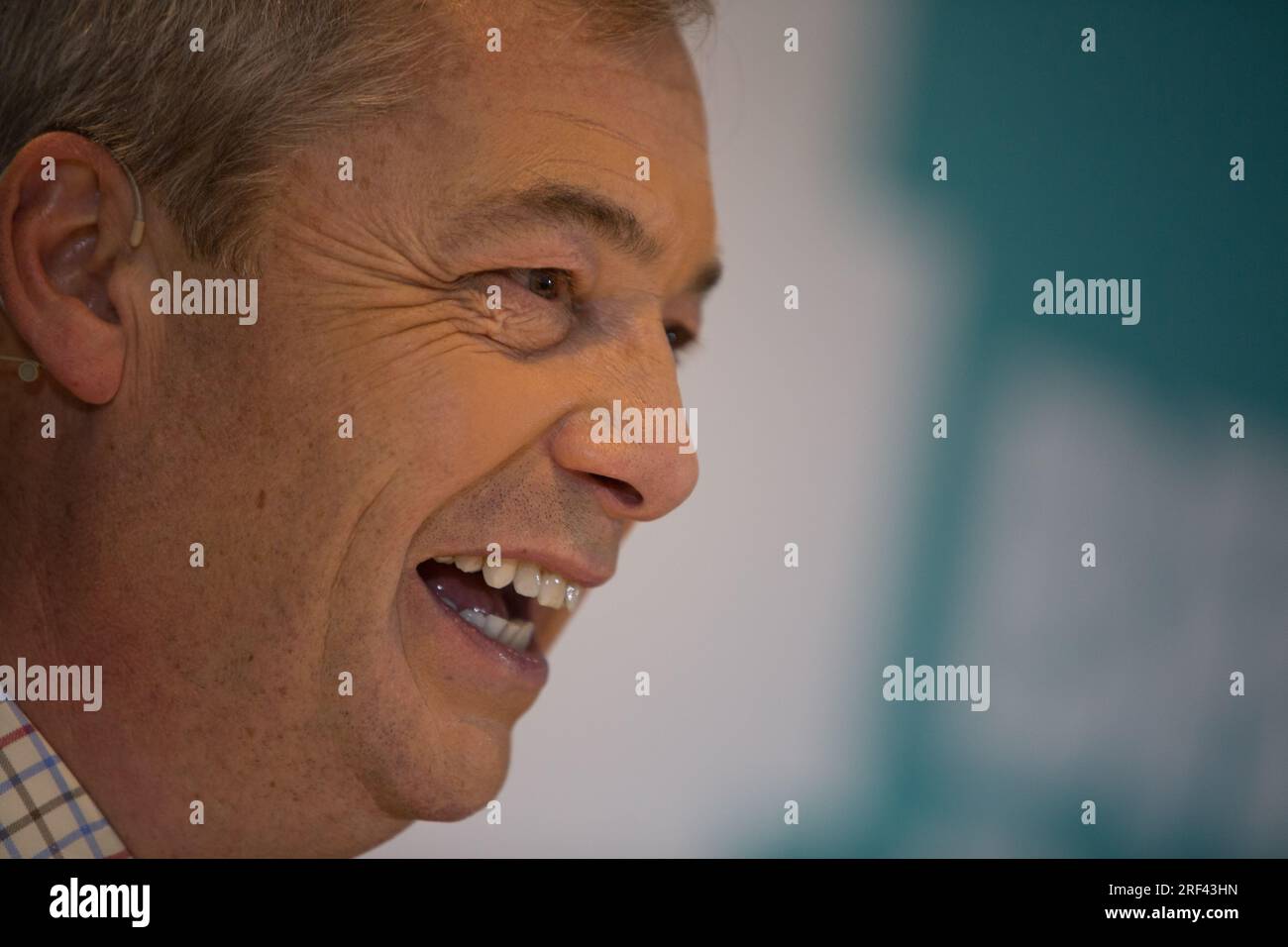 Nigel Farage, membro del Parlamento europeo e leader del partito Brexit, in occasione delle prossime elezioni parlamentari, in occasione di una manifestazione di partito tenutasi a Workington, in Inghilterra, il 6 novembre 2019. Foto Stock