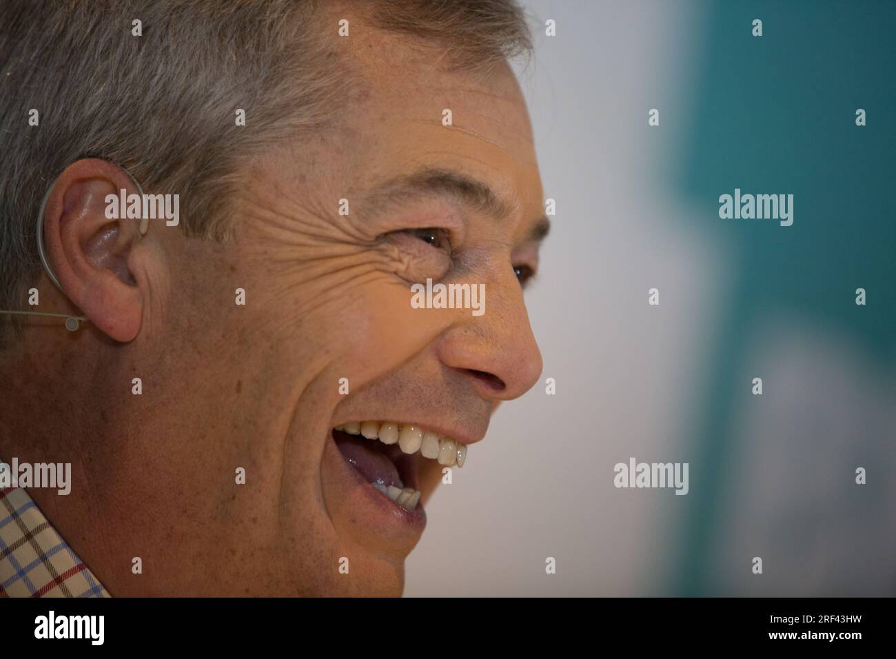 Nigel Farage, membro del Parlamento europeo e leader del partito Brexit, in occasione delle prossime elezioni parlamentari, in occasione di una manifestazione di partito tenutasi a Workington, in Inghilterra, il 6 novembre 2019. Foto Stock