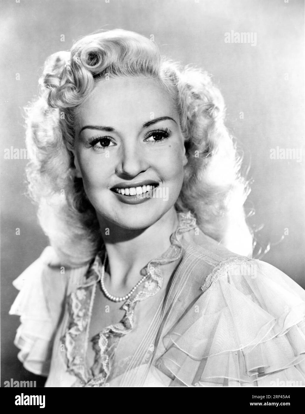 BETTY GRABLE Ritratto in THE DOLLY SISTERS 1945, regista IRVING CUMMINGS, costume design Orry-Kelly, Twentieth Century Fox Foto Stock