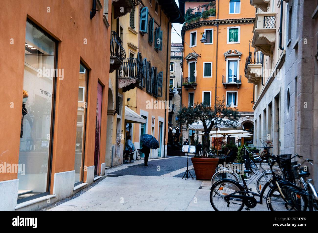 Shopping in via Mazzini a Verona, Italia. Foto Stock