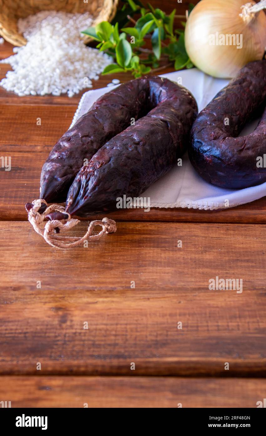 salsiccia di riso e cipolla. Salsiccia tipica del sud della Spagna Foto Stock