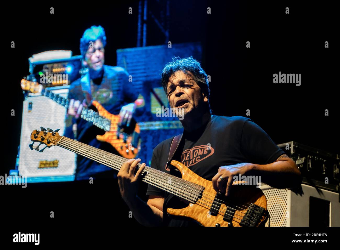 Il leggendario chitarrista jazz e contemporaneo Mike Stern e la sua band ospiti del Pomigliano Jazz Festival presso il Parco pubblico Giovanni Paolo II di Pomigliano d'Arco. (Foto di Giovanni Esposito/Pacific Press/Sipa USA) credito: SIPA USA/Alamy Live News Foto Stock