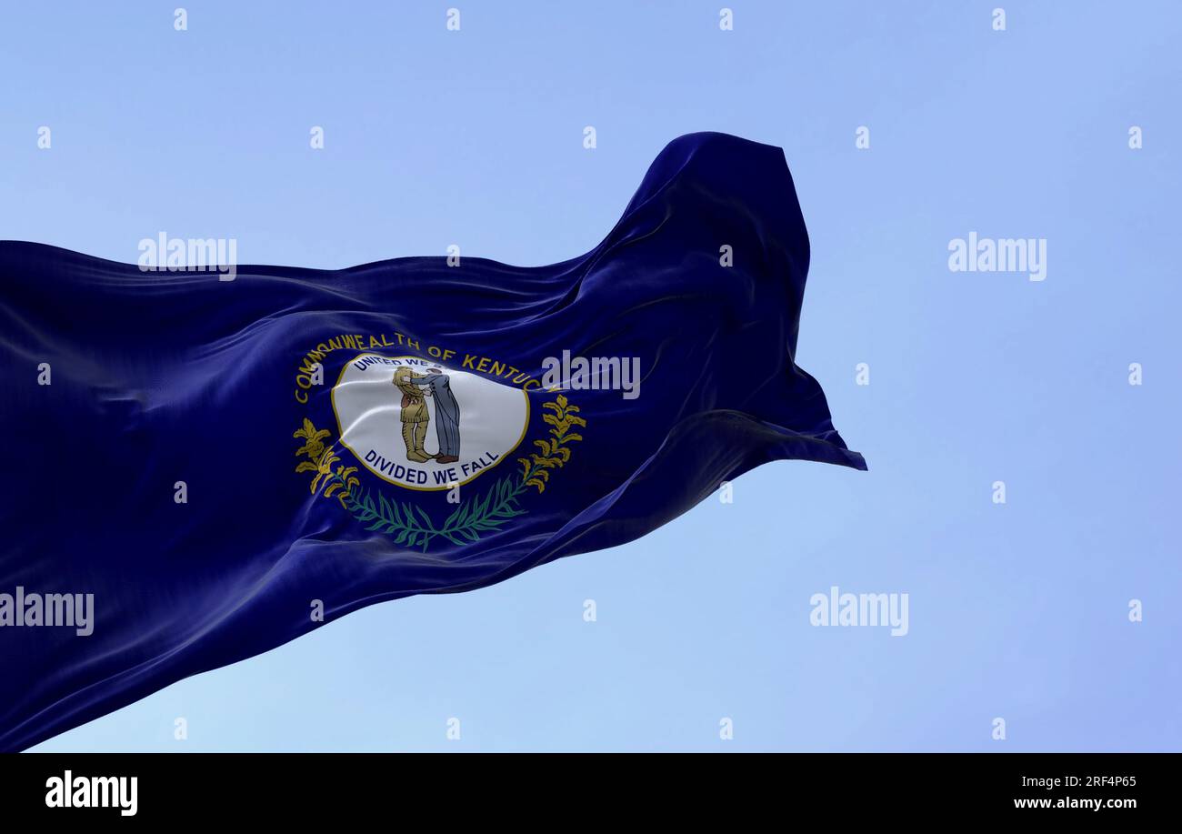 La bandiera dello stato americano del Kentucky sventolava. La bandiera del Kentucky presenta il sigillo di stato: Due uomini che si abbracciano, motto United We Stand, Divided We Fall Above. illustrazione 3d. Foto Stock