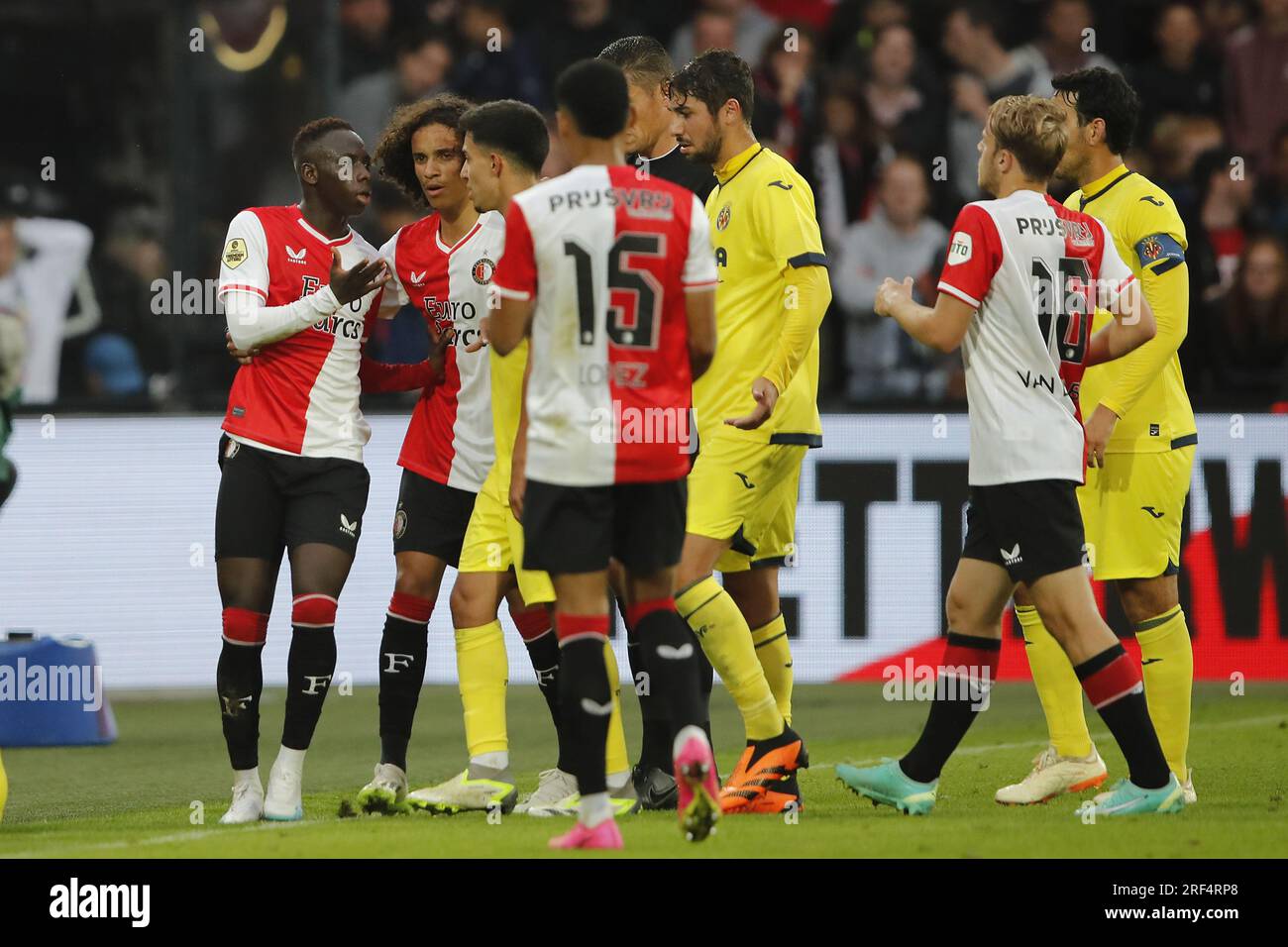 ROTTERDAM - (lr) Yankuba Minteh di Feyenoord, Gjival Zechiel di Feyenoord, Marcos Lopez di Feyenoord, Santi Comesana di Villarreal CF, Thomas van den Belt di Feyenoord, Gerard Moreno di Villarreal CF durante la partita amichevole tra Feyenoord e Villareal CF al Feyenoord Stadium de Kuip il 27 luglio, 2023 a Rotterdam, Paesi Bassi. AP | altezza olandese | BART STOUTJESDYK Foto Stock