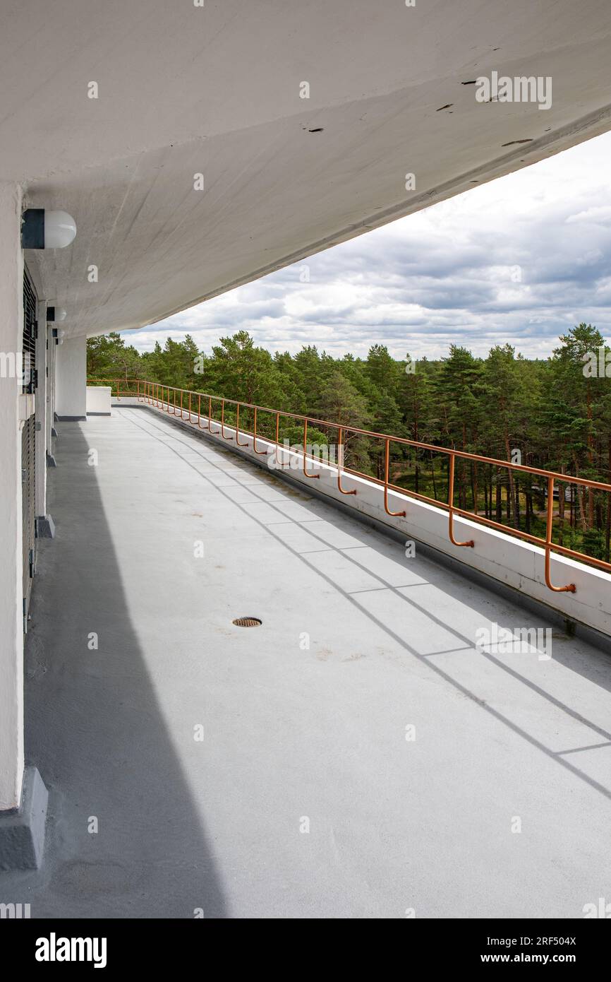 Terrazza solarium all'ultimo piano presso il funzionale Sanatorio Paimio, progettato da Aino e Alvar Aalto e costruito nel 1933, a Paimio, in Finlandia Foto Stock