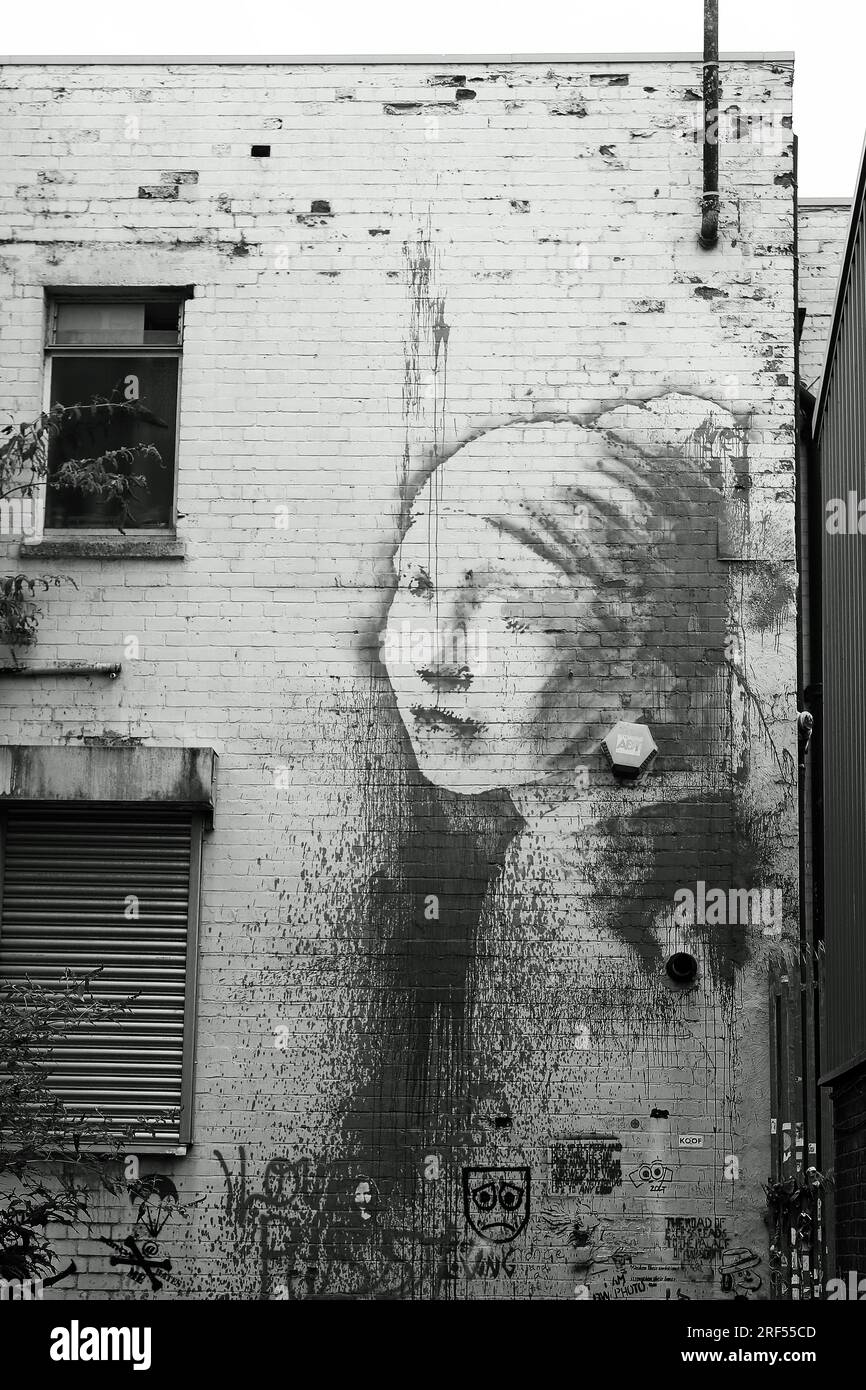 "Girl with a Pearl Earring" di Banksy Foto Stock