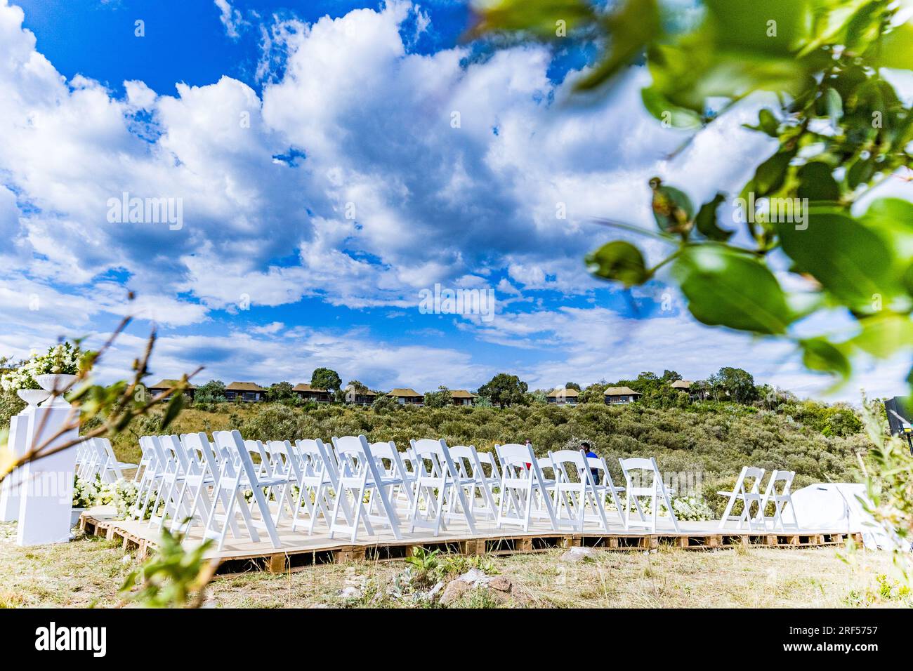 Giardino per matrimoni in Kenya. Splendida struttura all'aperto allestita all'interno dell'Angama Mara Maasai Mara National Game Reserve Park Grea Foto Stock