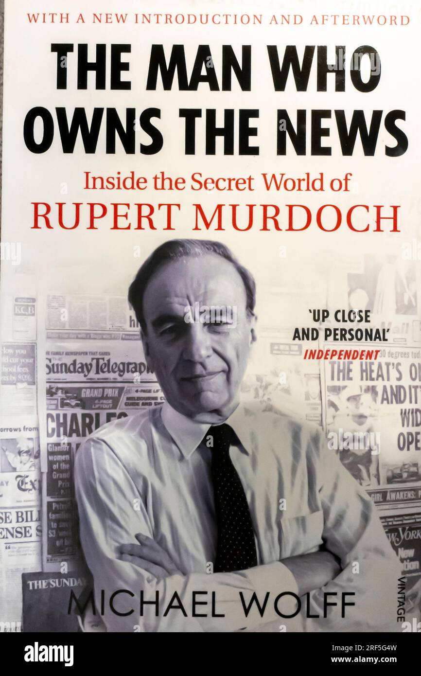 The Man Who Owns The News: Inside the Secret World of Rupert Murdoch di Michael Wolff Foto Stock