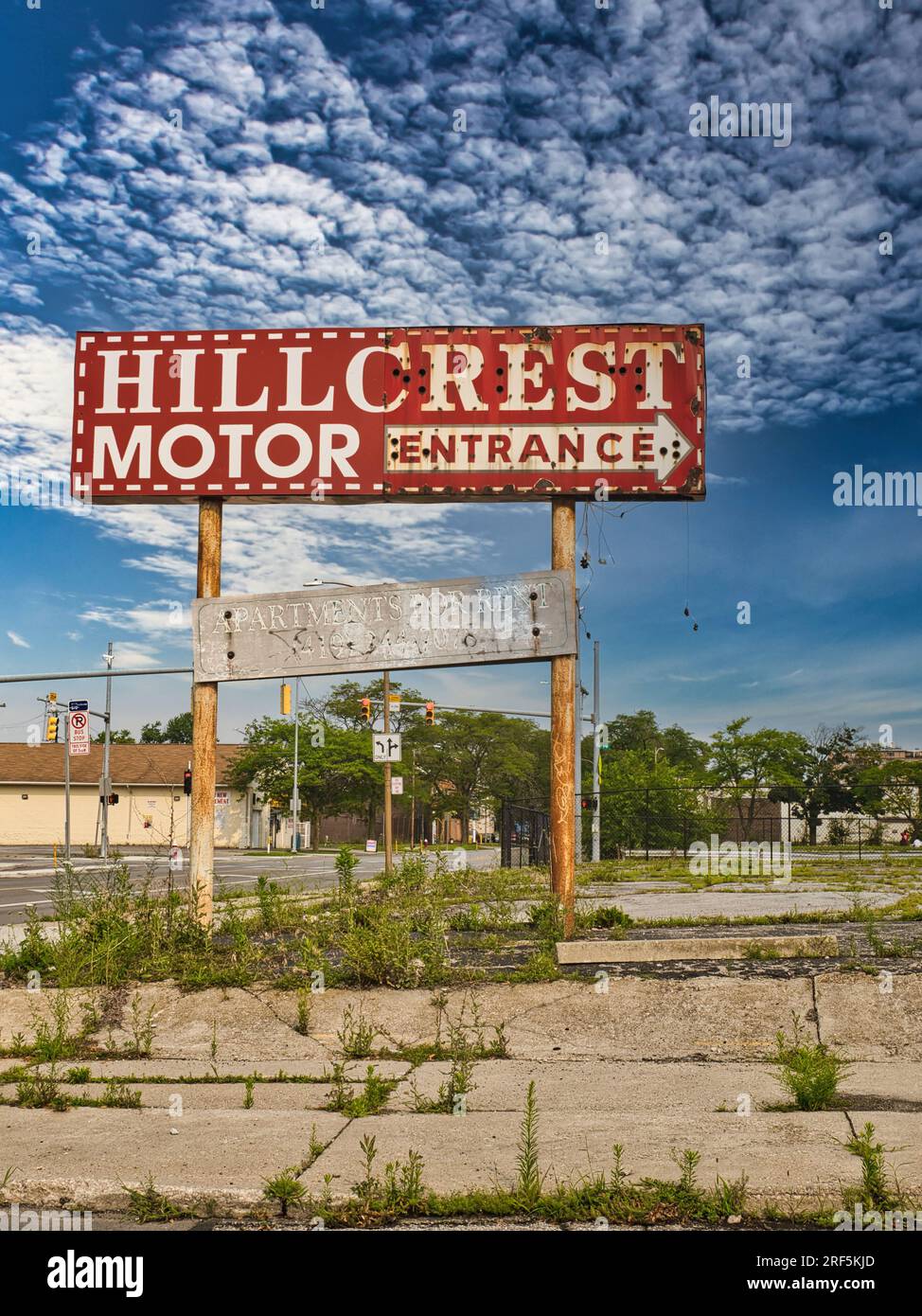 L'insegna Hillcrest Hotel a Toledo Ohio USA 2023 Foto Stock