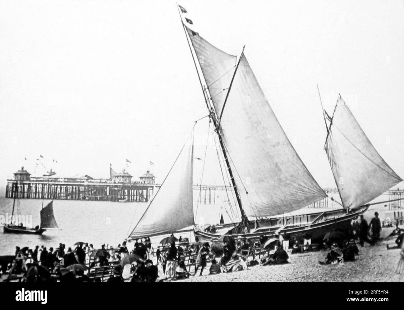 Spiaggia e molo di Brighton, periodo vittoriano Foto Stock
