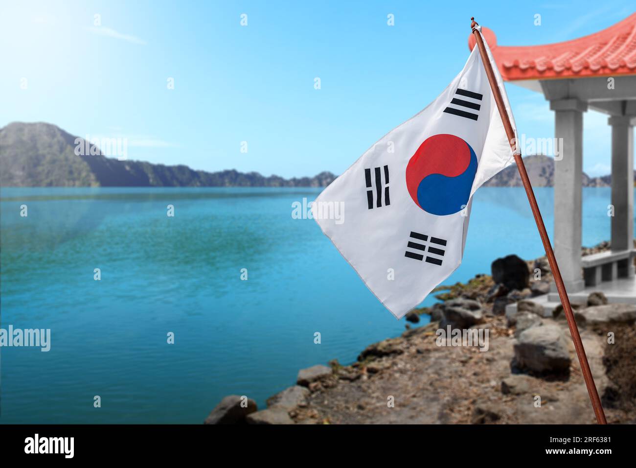 Bandiera coreana che sventola nel cielo. Concetto della giornata nazionale di liberazione della Corea Foto Stock