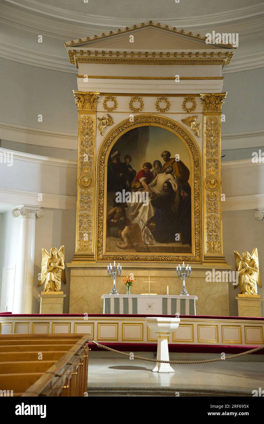 Altare nella cattedrale evangelica luterana finlandese in Piazza del Senato Helsinki, Finlandia Interior Foto Stock